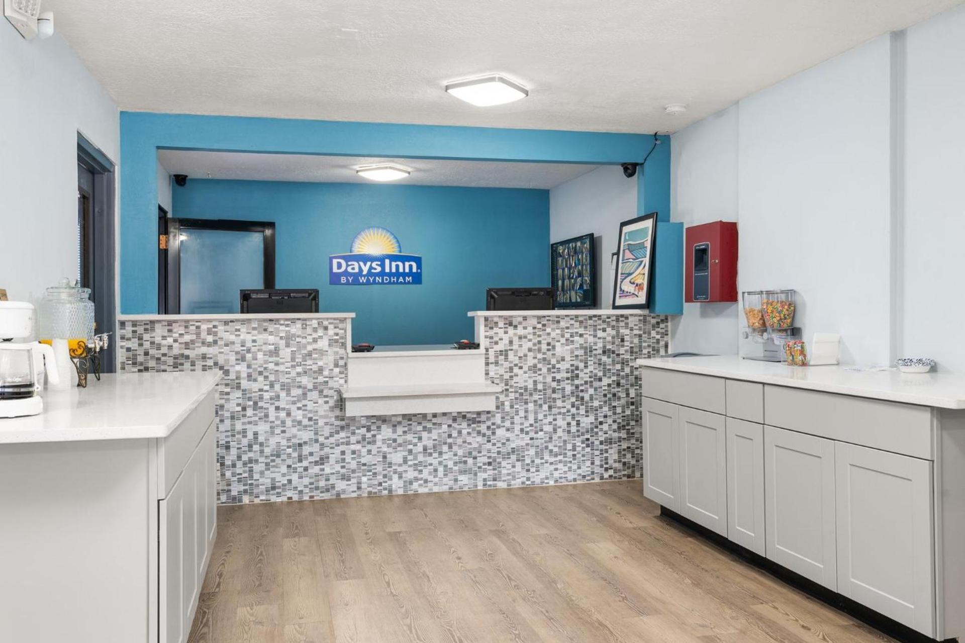 Days-Inn by Wyndham Albuquerque I-25 photo 57