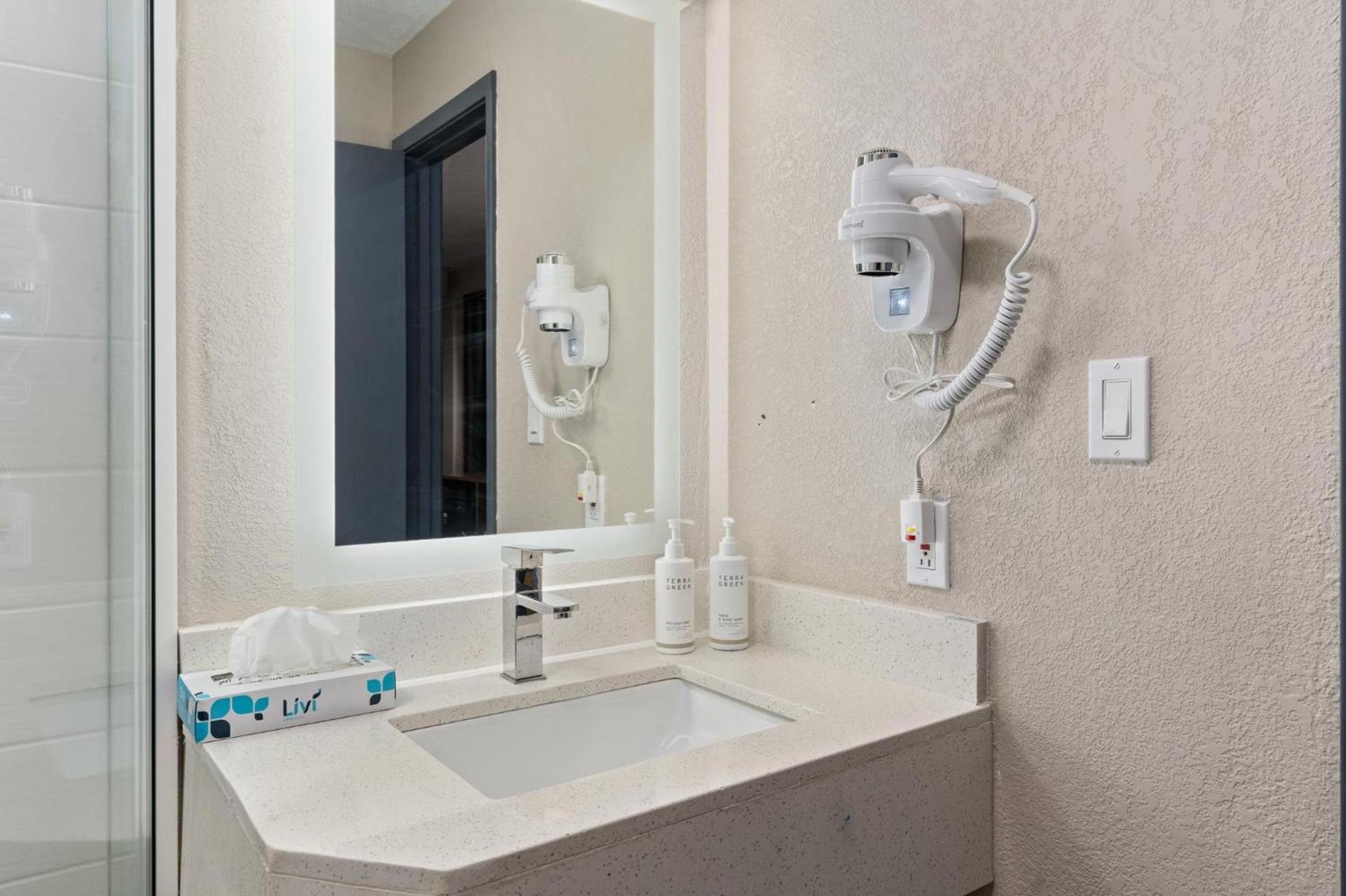Days-Inn by Wyndham Albuquerque I-25 photo 62