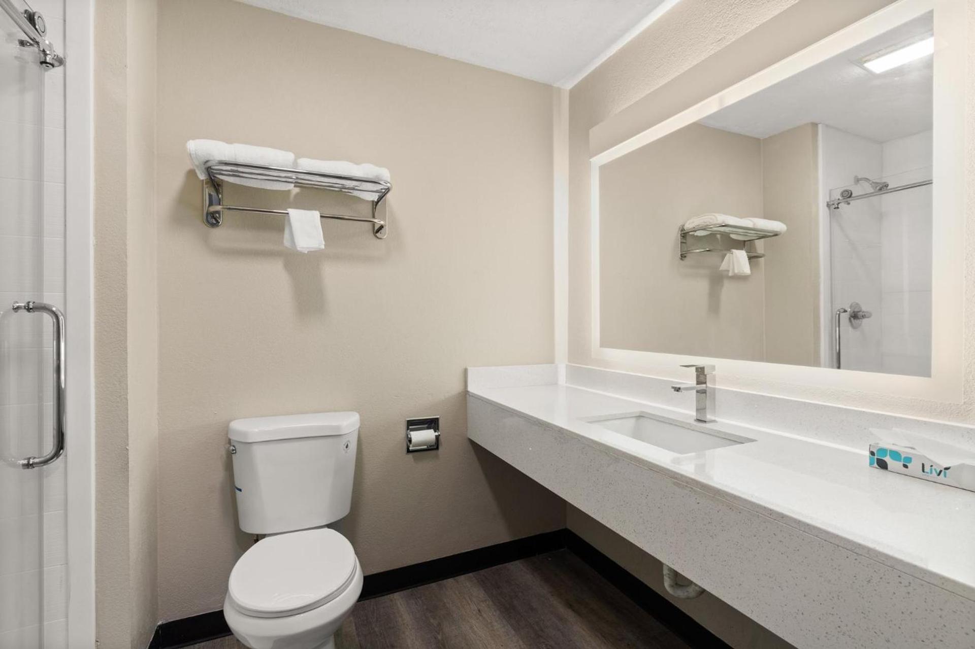 Days-Inn by Wyndham Albuquerque I-25 photo 85