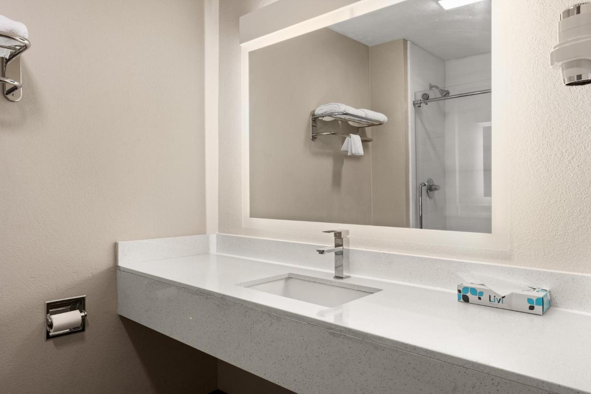 Days-Inn by Wyndham Albuquerque I-25 photo 80