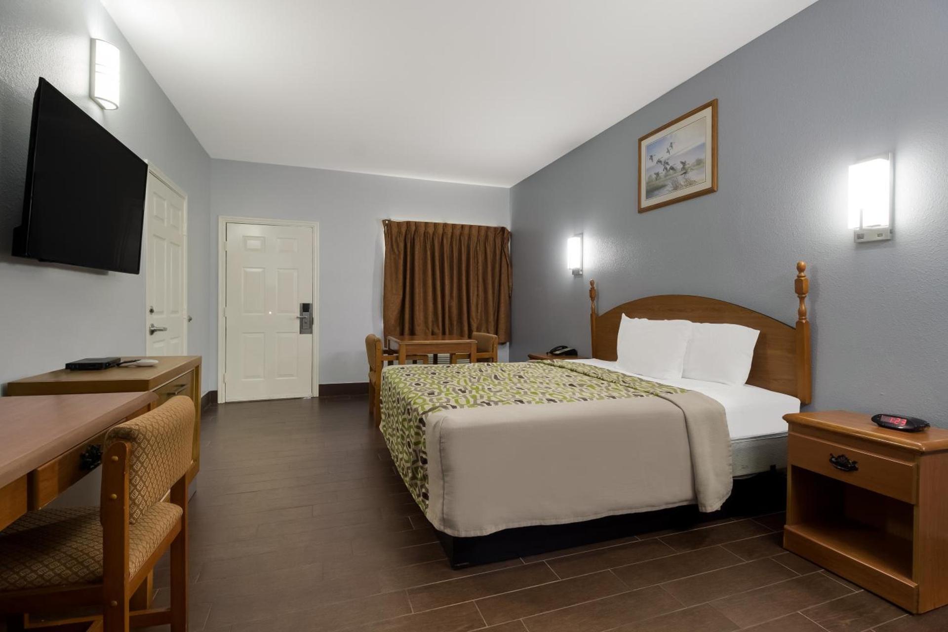 Scottish Inn & Suites photo 23