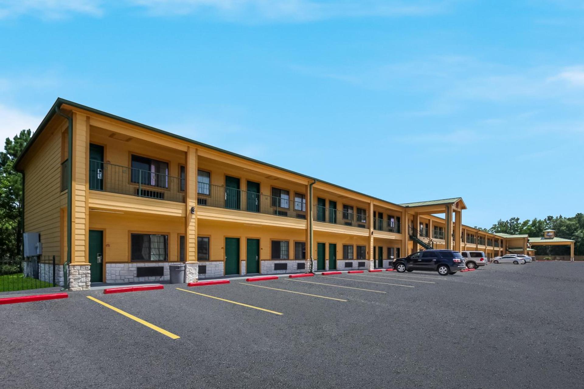 Scottish Inn & Suites photo 8