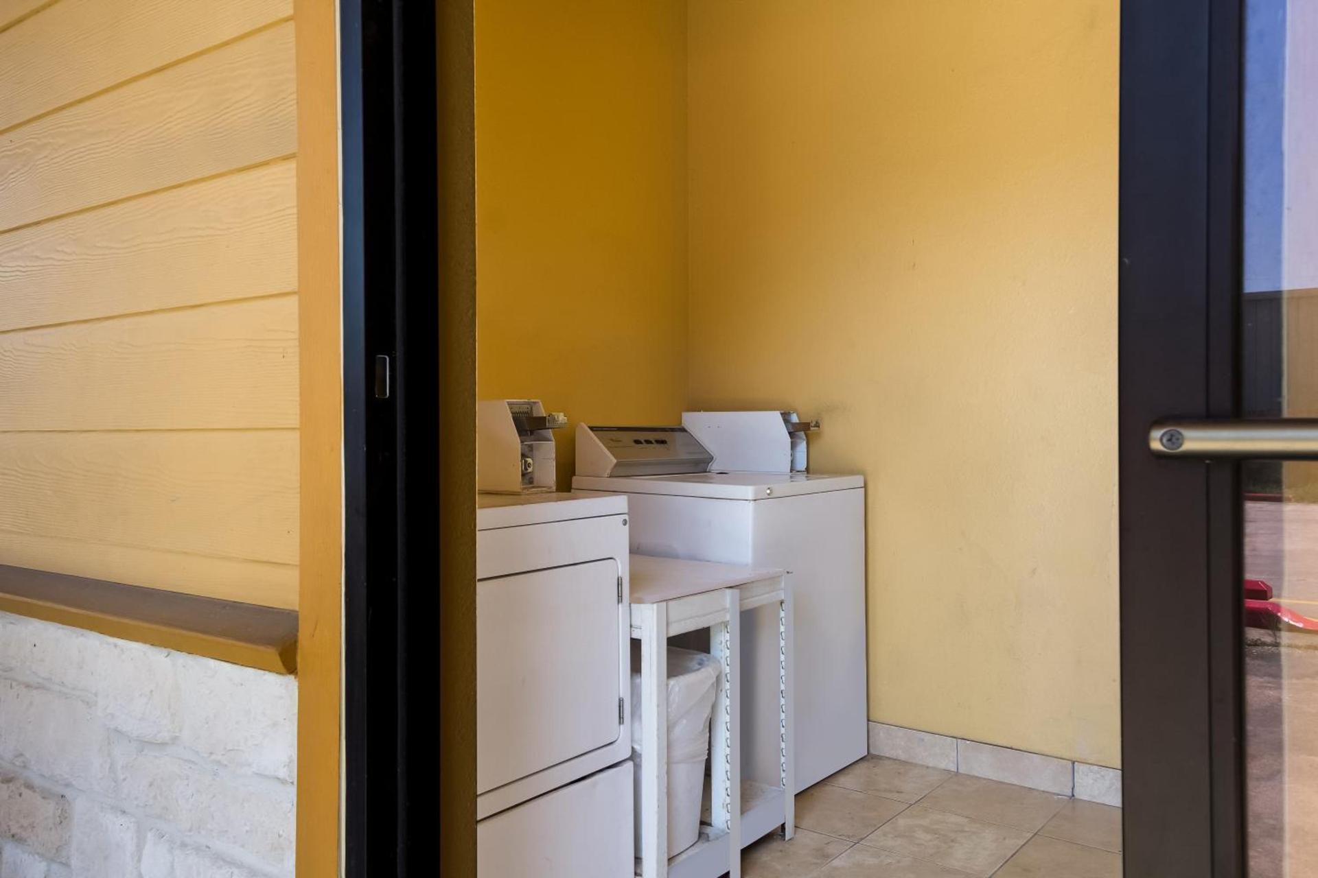 Scottish Inn & Suites photo 28
