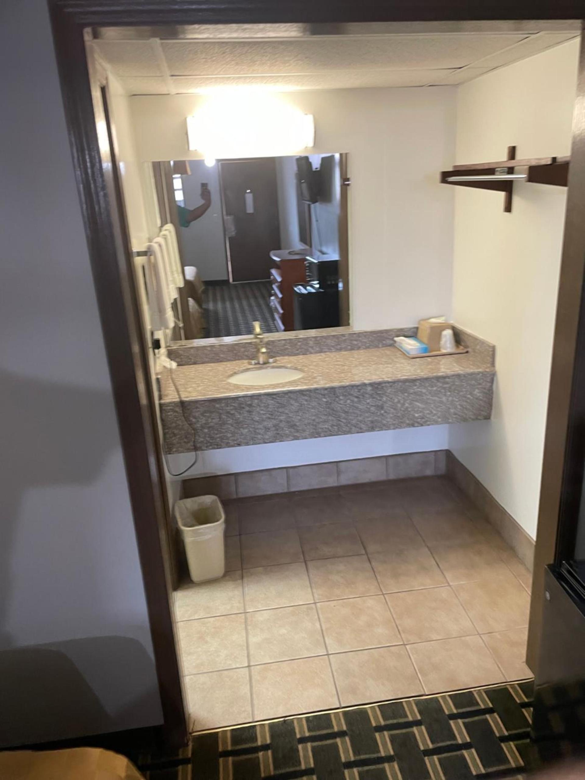 Bedford Inn photo 10