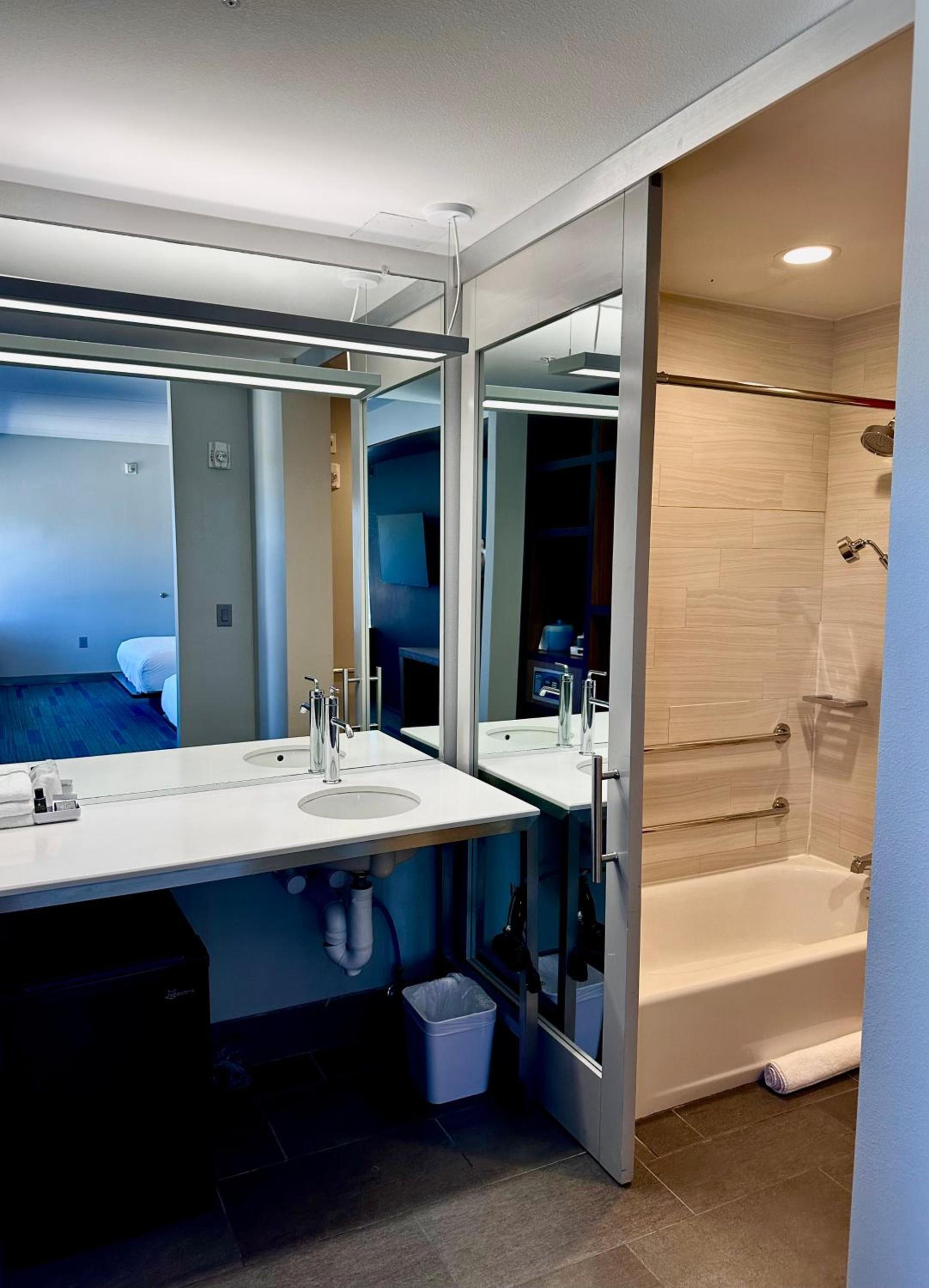 Aloft by Marriott Austin Northwest photo 5