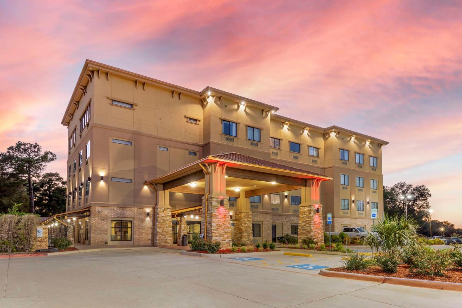 Best Western Plus Classic Inn and Suites — hotel in Center