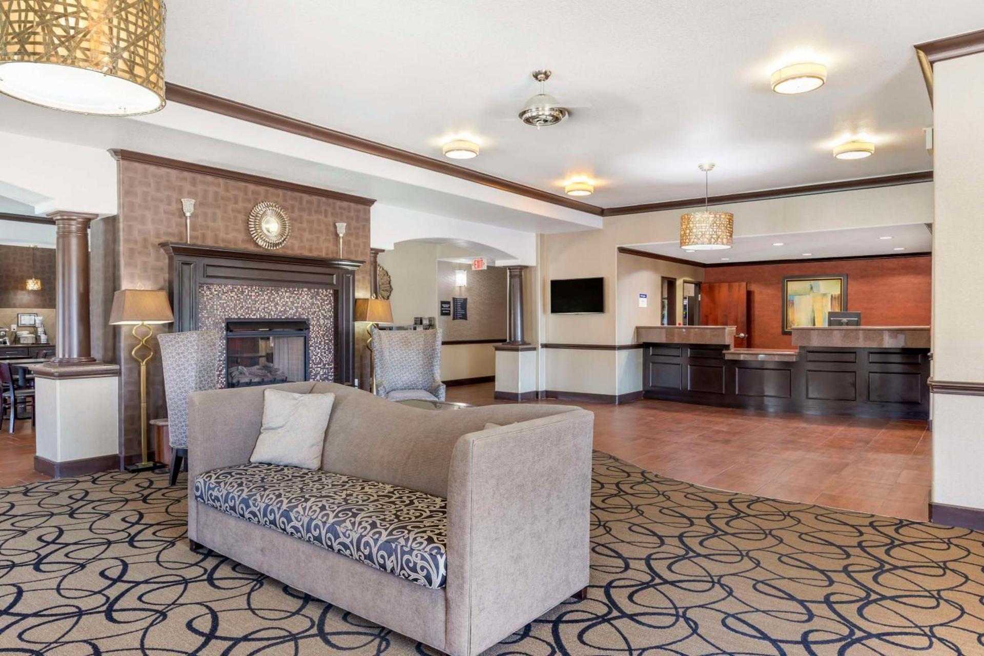 Best Western Plus Classic Inn and Suites photo 2