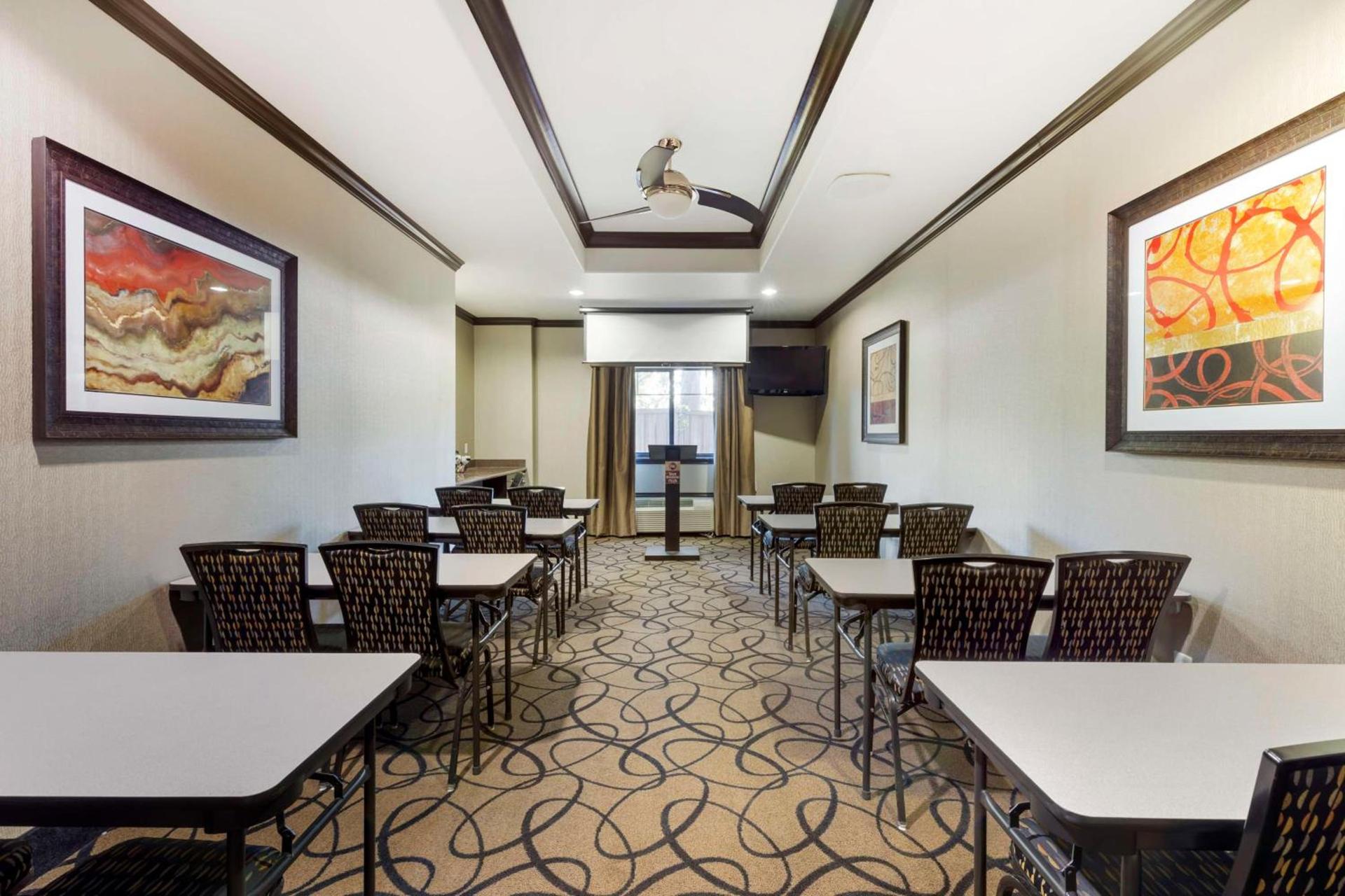 Best Western Plus Classic Inn and Suites photo 7