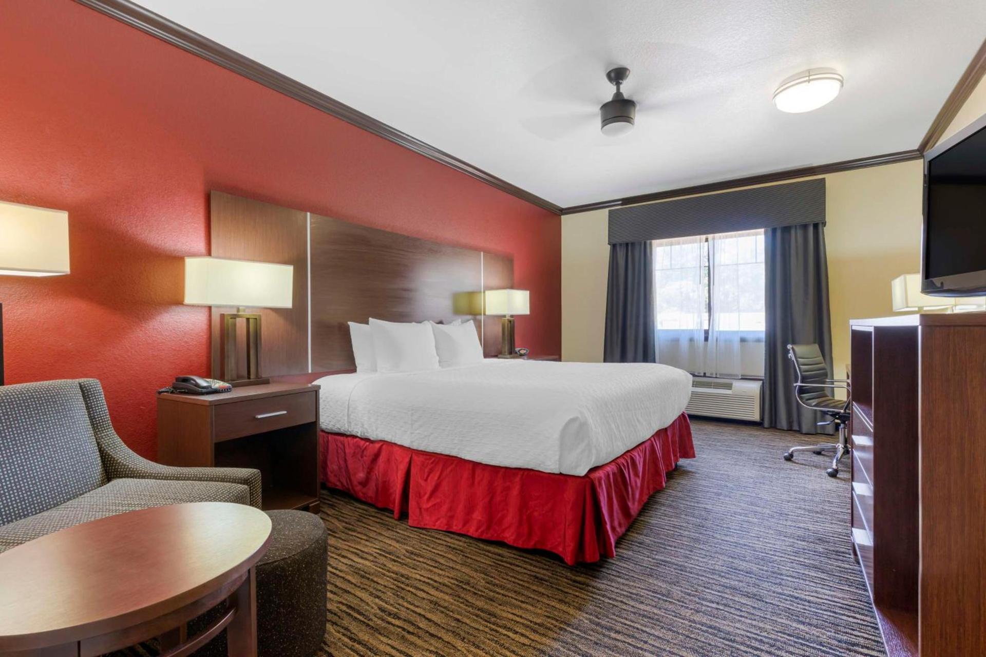 Best Western Plus Classic Inn and Suites photo 37