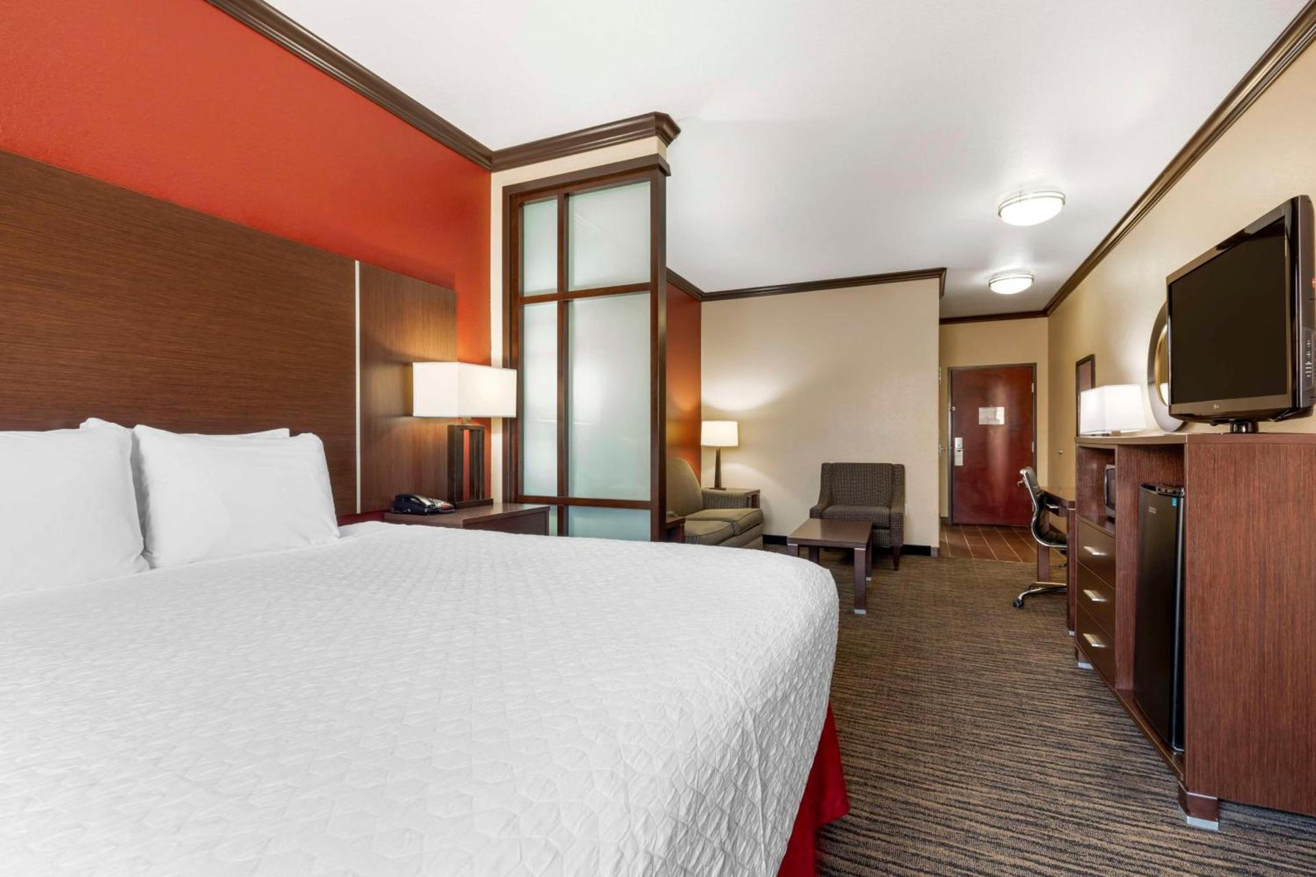 Best Western Plus Classic Inn and Suites photo 20