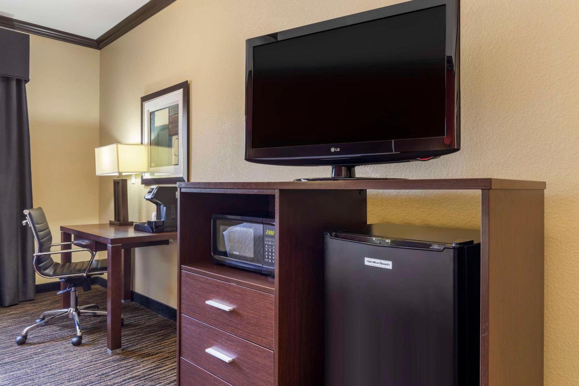 Best Western Plus Classic Inn and Suites photo 11