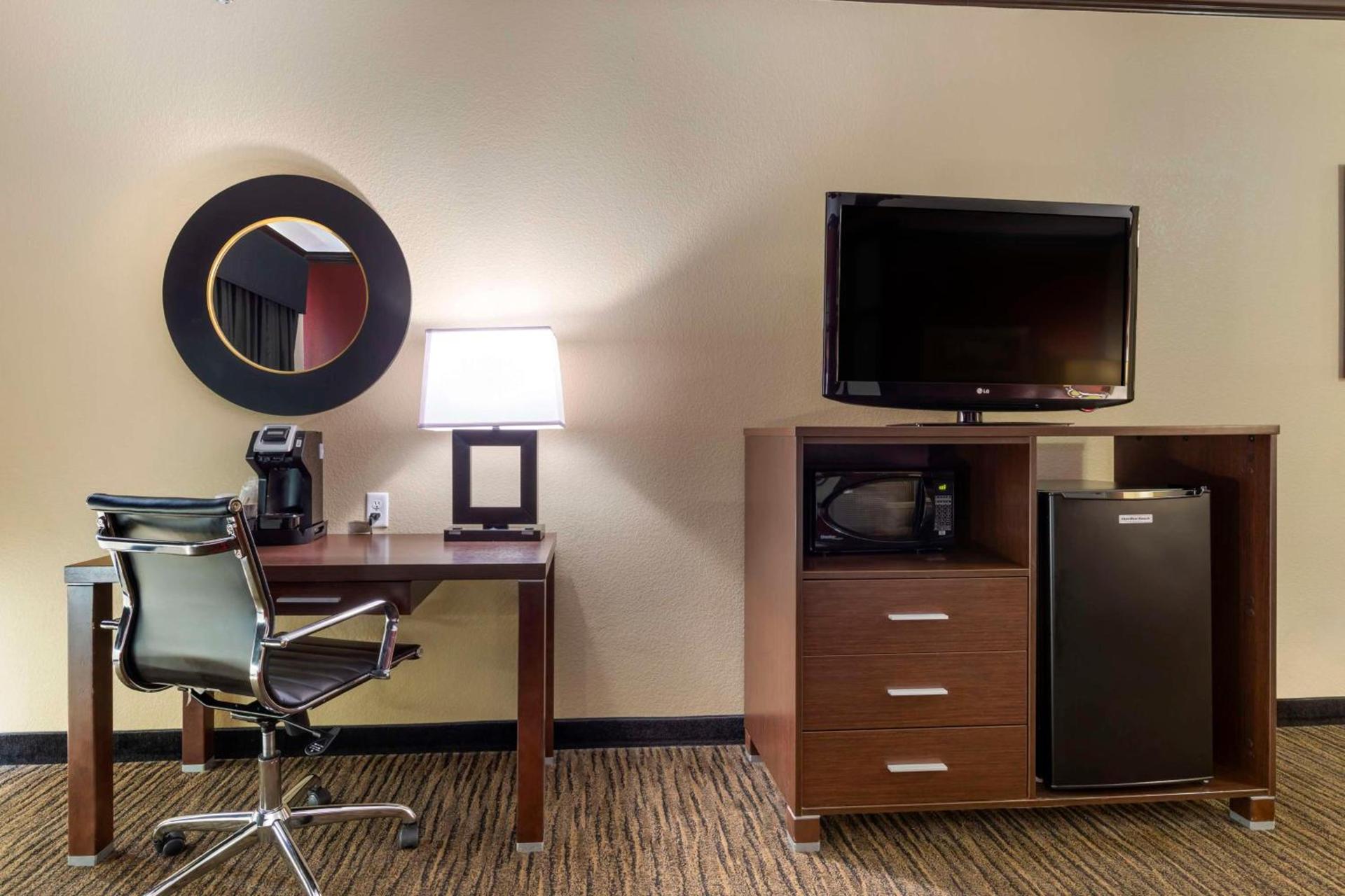 Best Western Plus Classic Inn and Suites photo 23