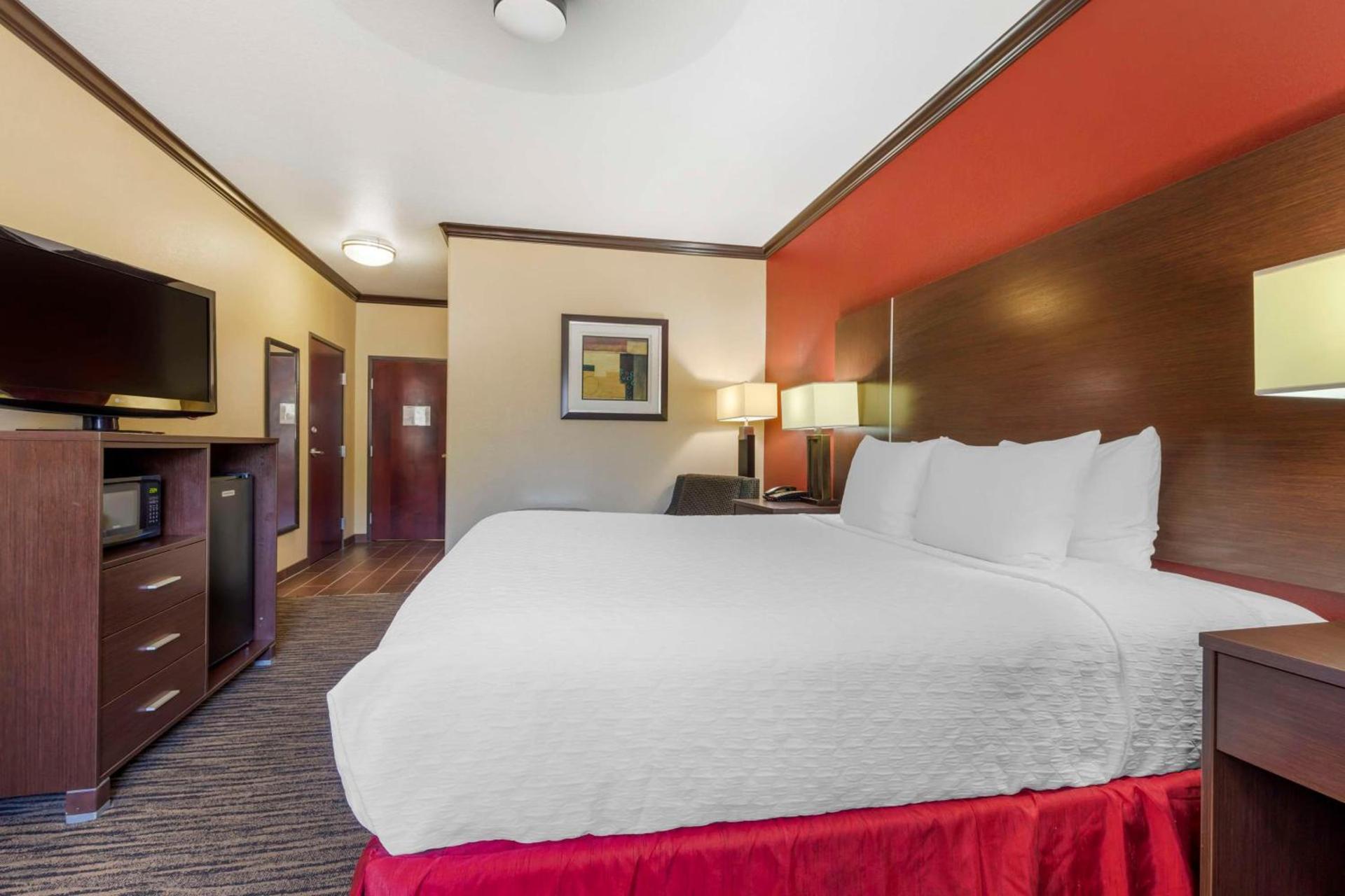 Best Western Plus Classic Inn and Suites photo 12