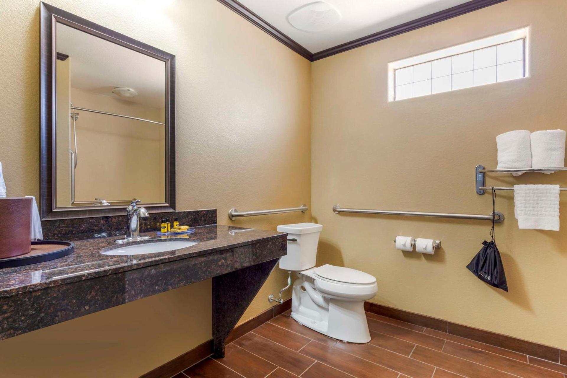 Best Western Plus Classic Inn and Suites photo 30