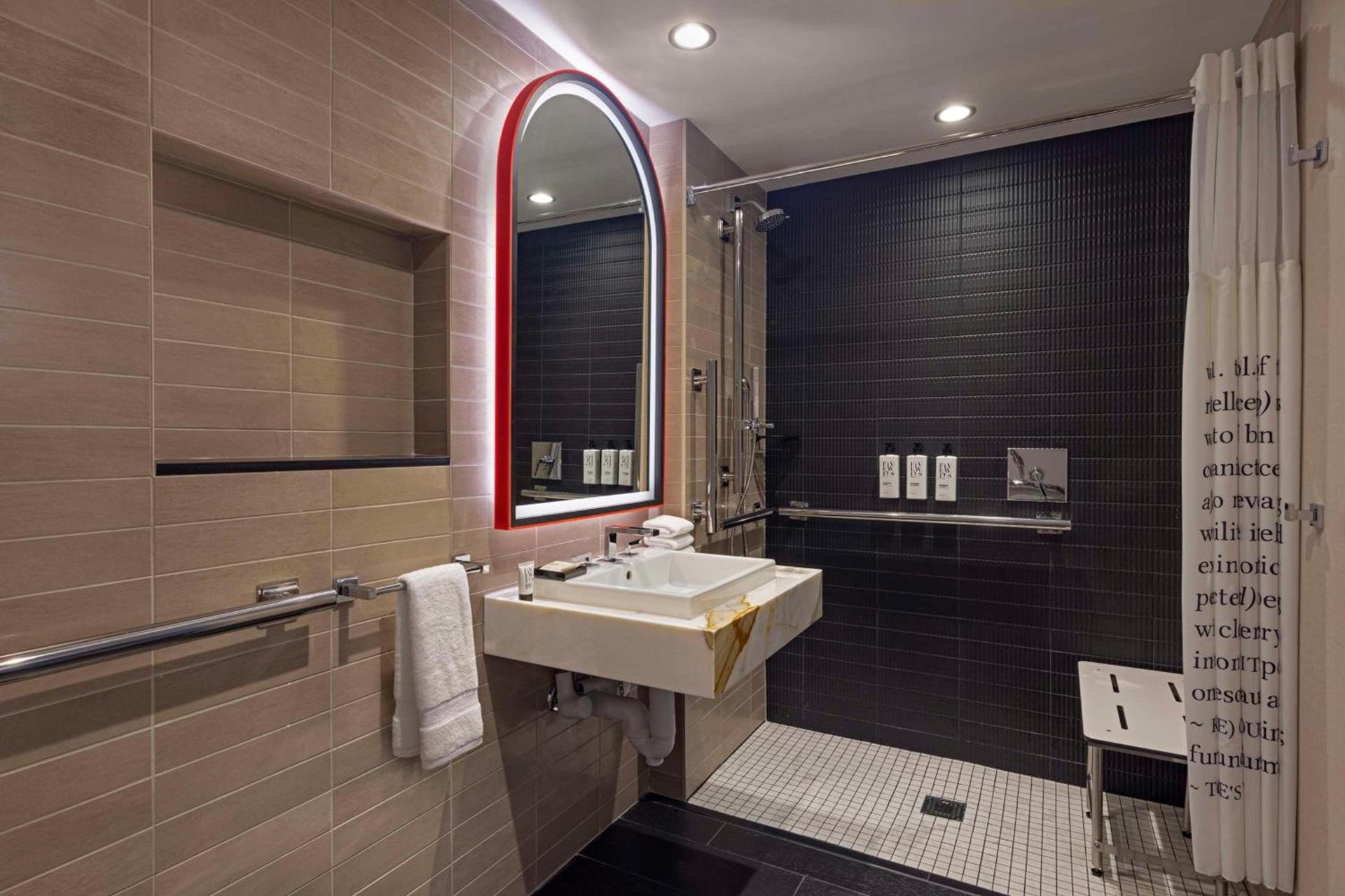 theWit Chicago, a Hilton Hotel photo 17