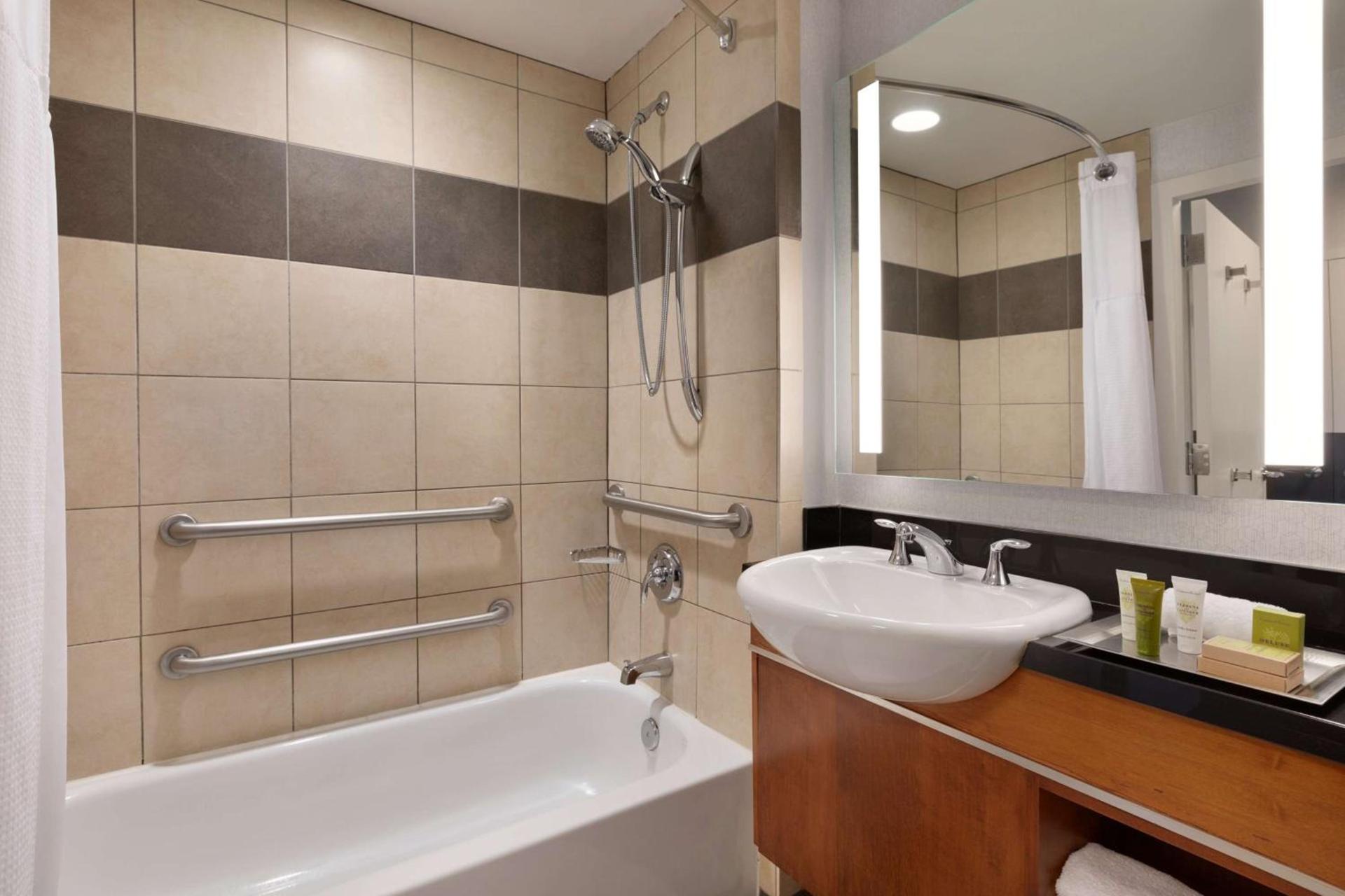 Hilton Baltimore BWI Airport photo 18