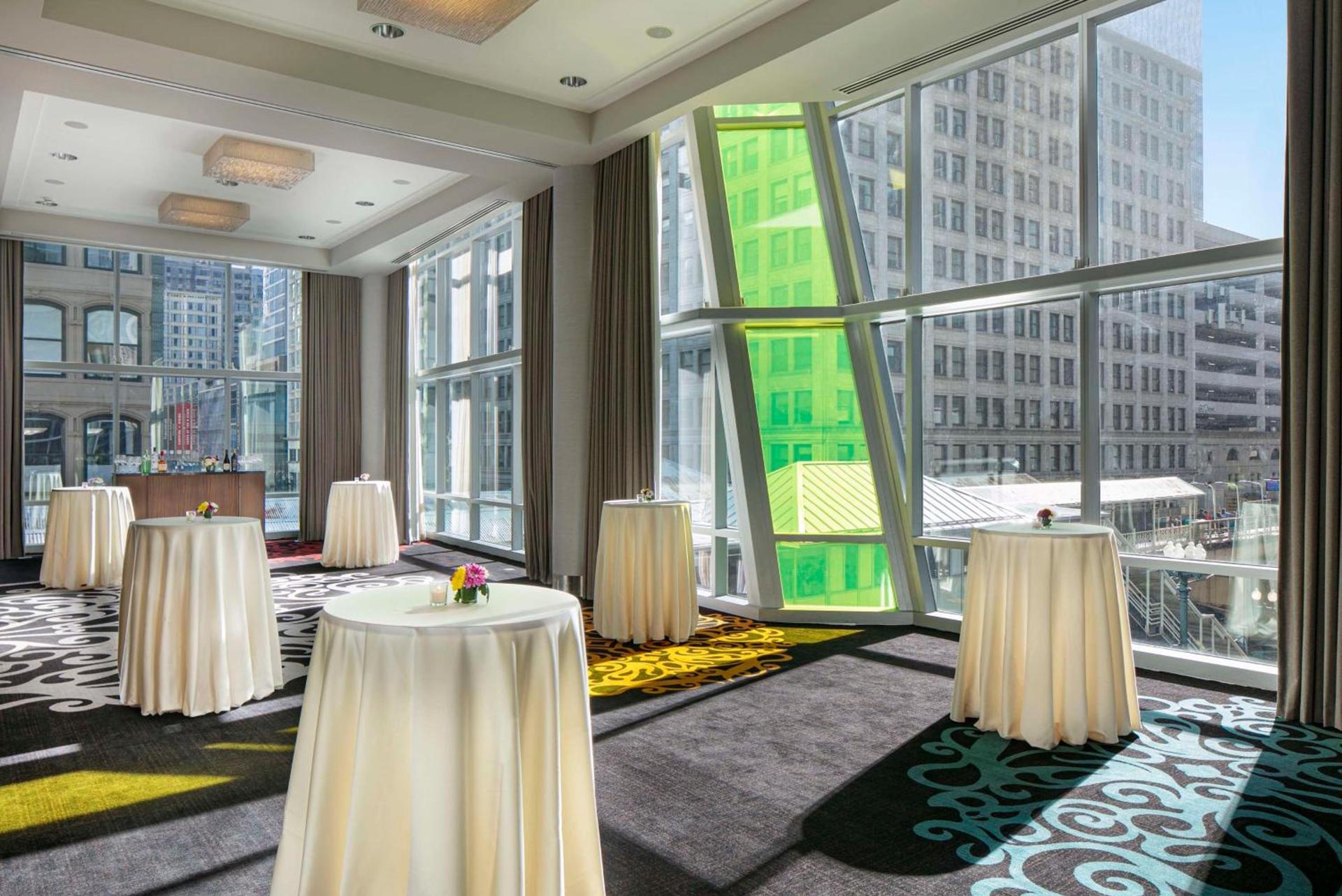 theWit Chicago, a Hilton Hotel photo 10