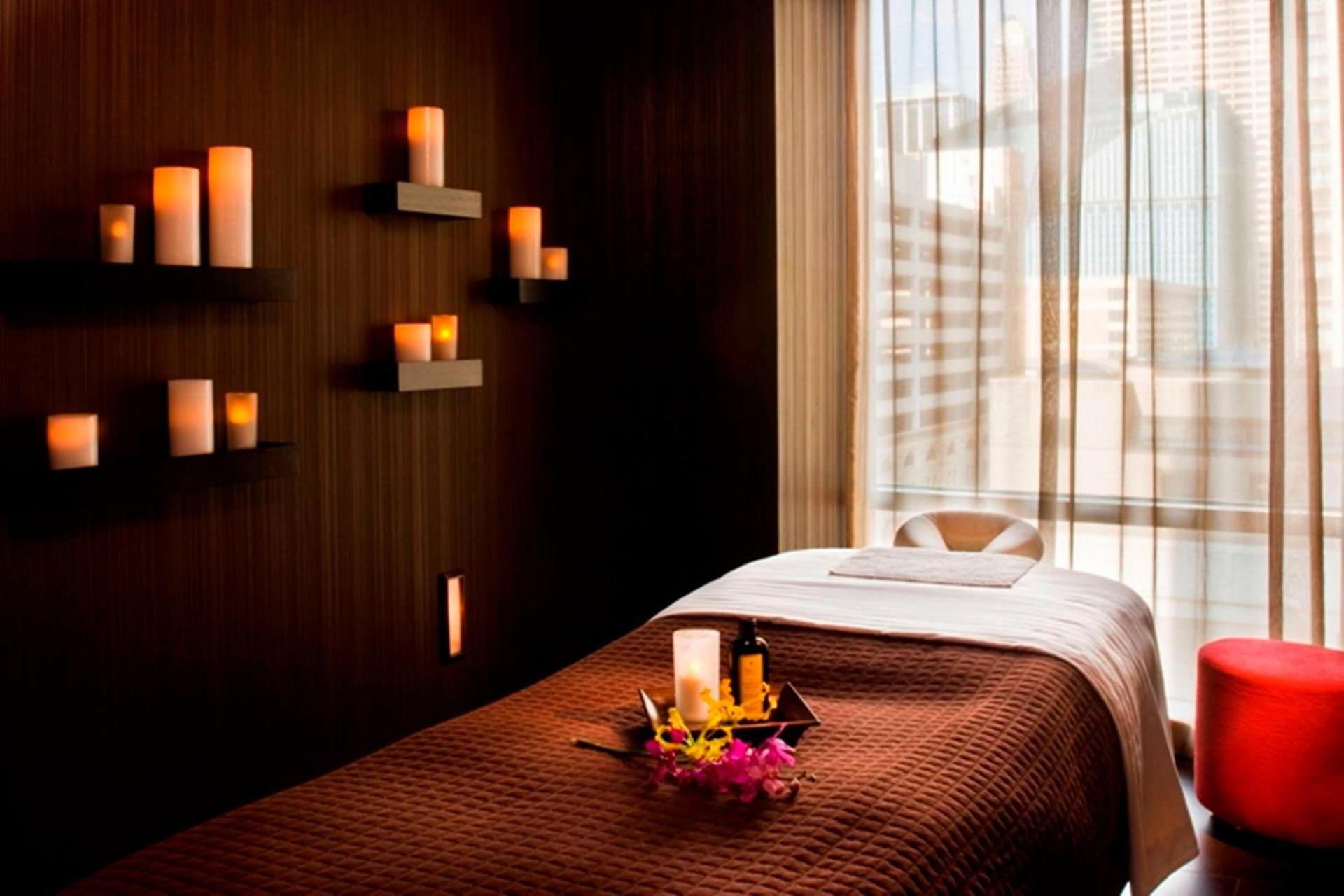 theWit Chicago, a Hilton Hotel photo 4