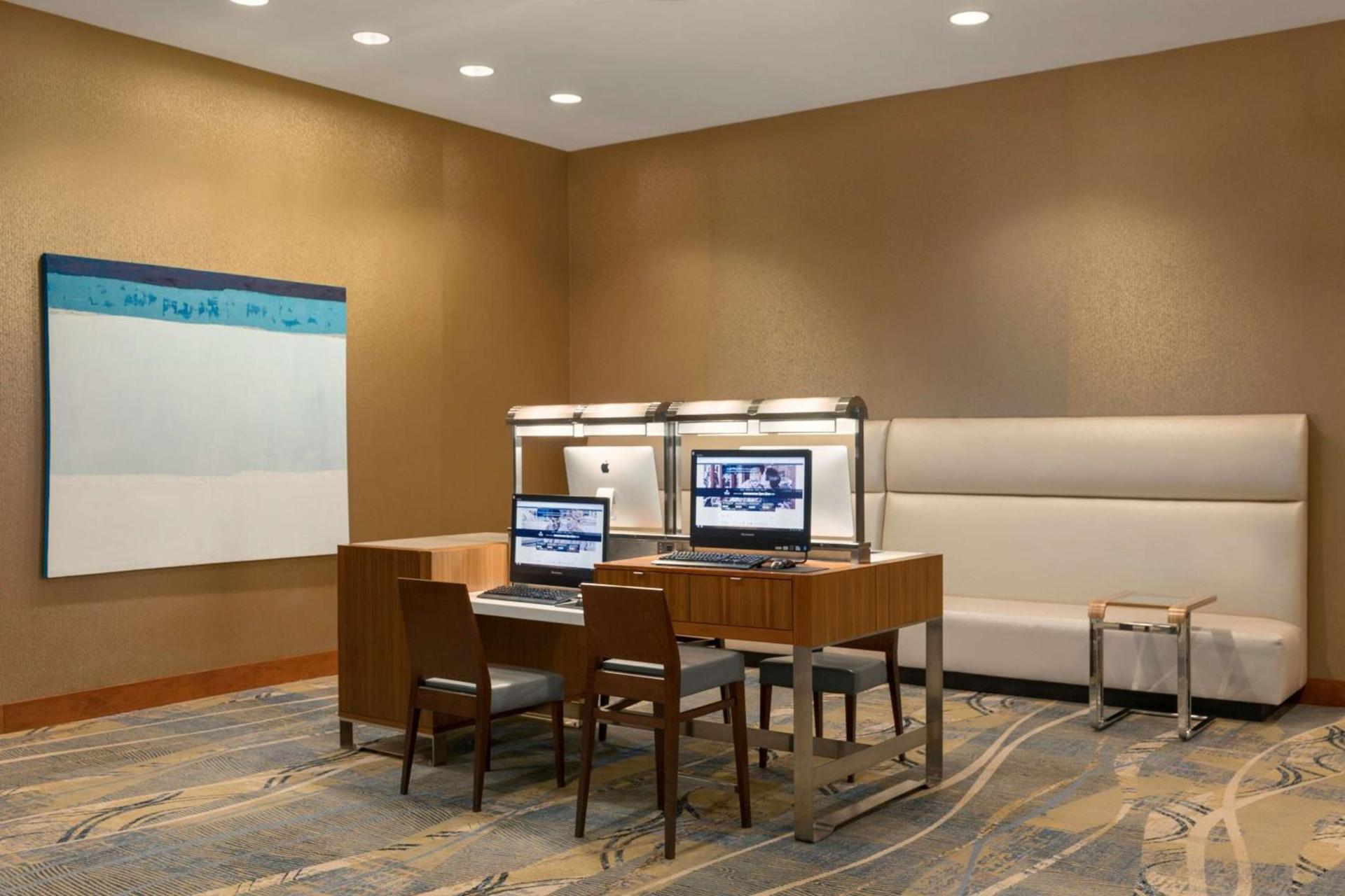 Hilton Baltimore BWI Airport photo 68