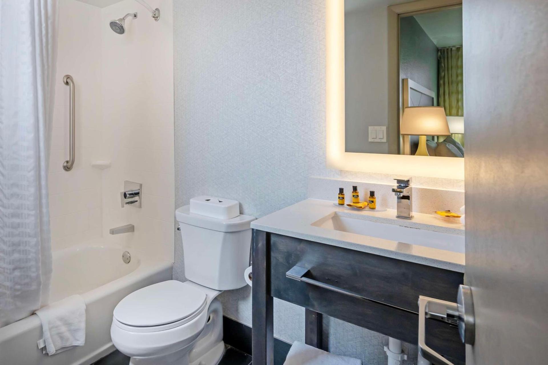 Best Western Plus Daytona Inn Seabreeze photo 42