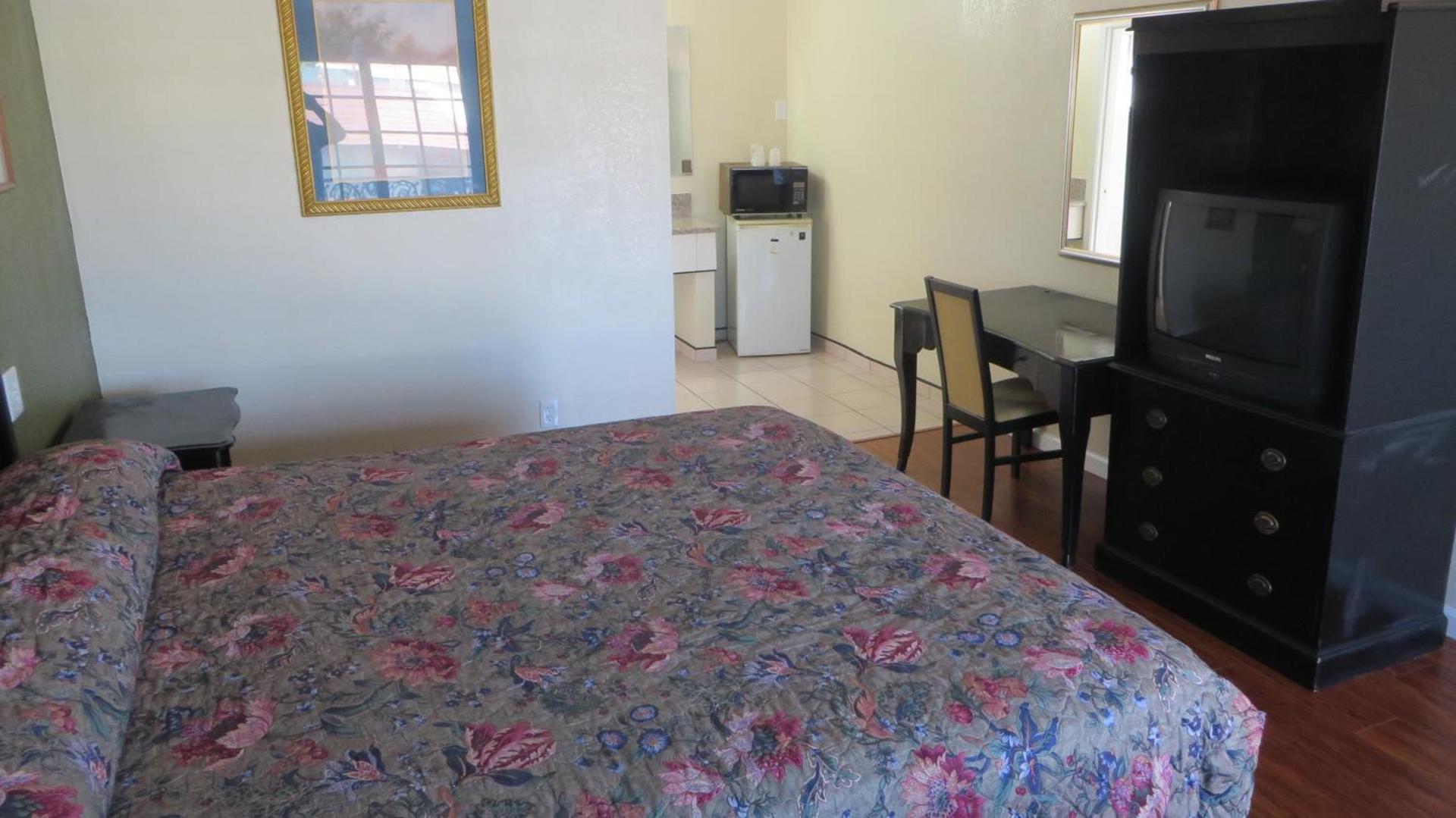 Castaway Motel photo 11