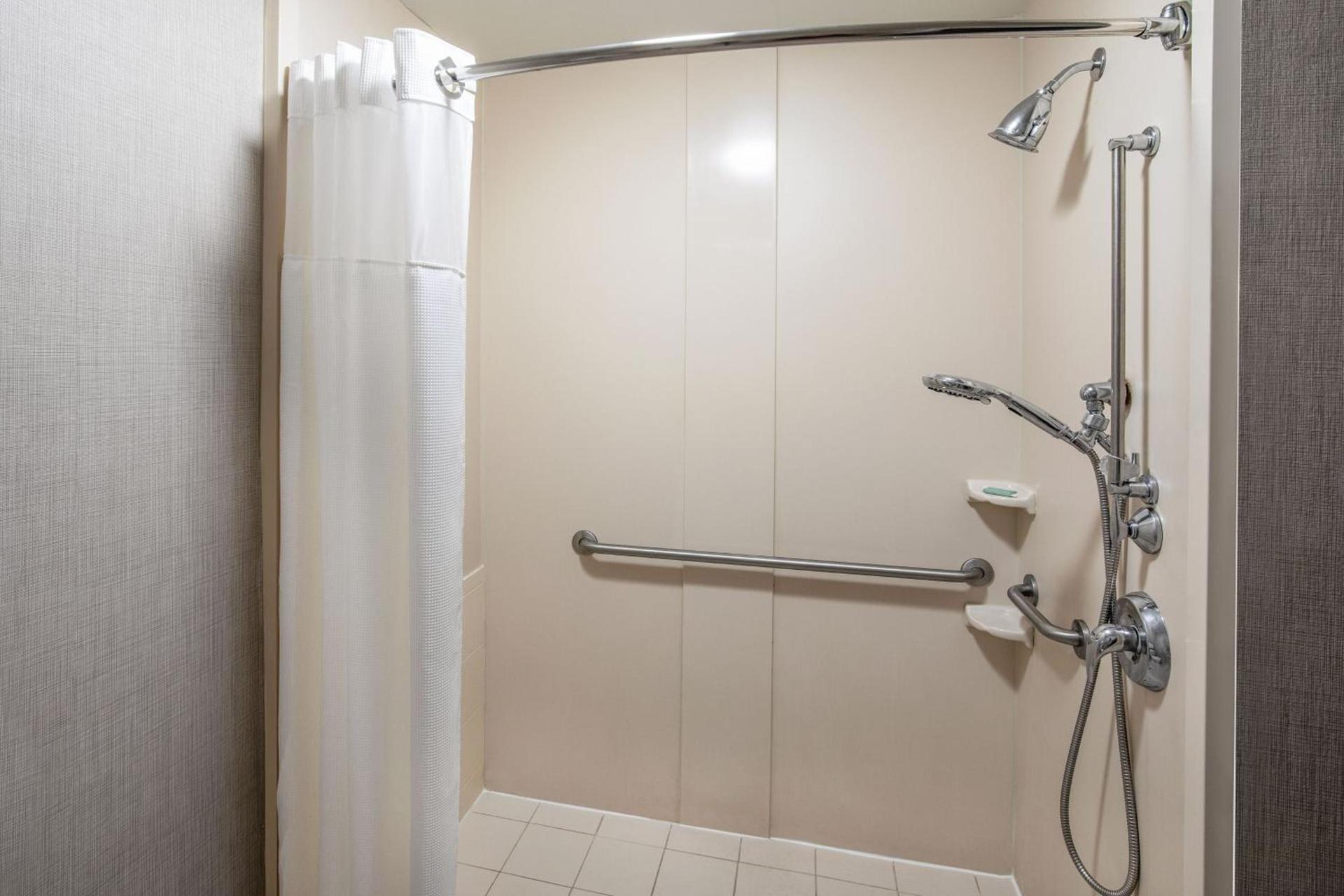 Residence Inn by Marriott Chesapeake Greenbrier photo 44