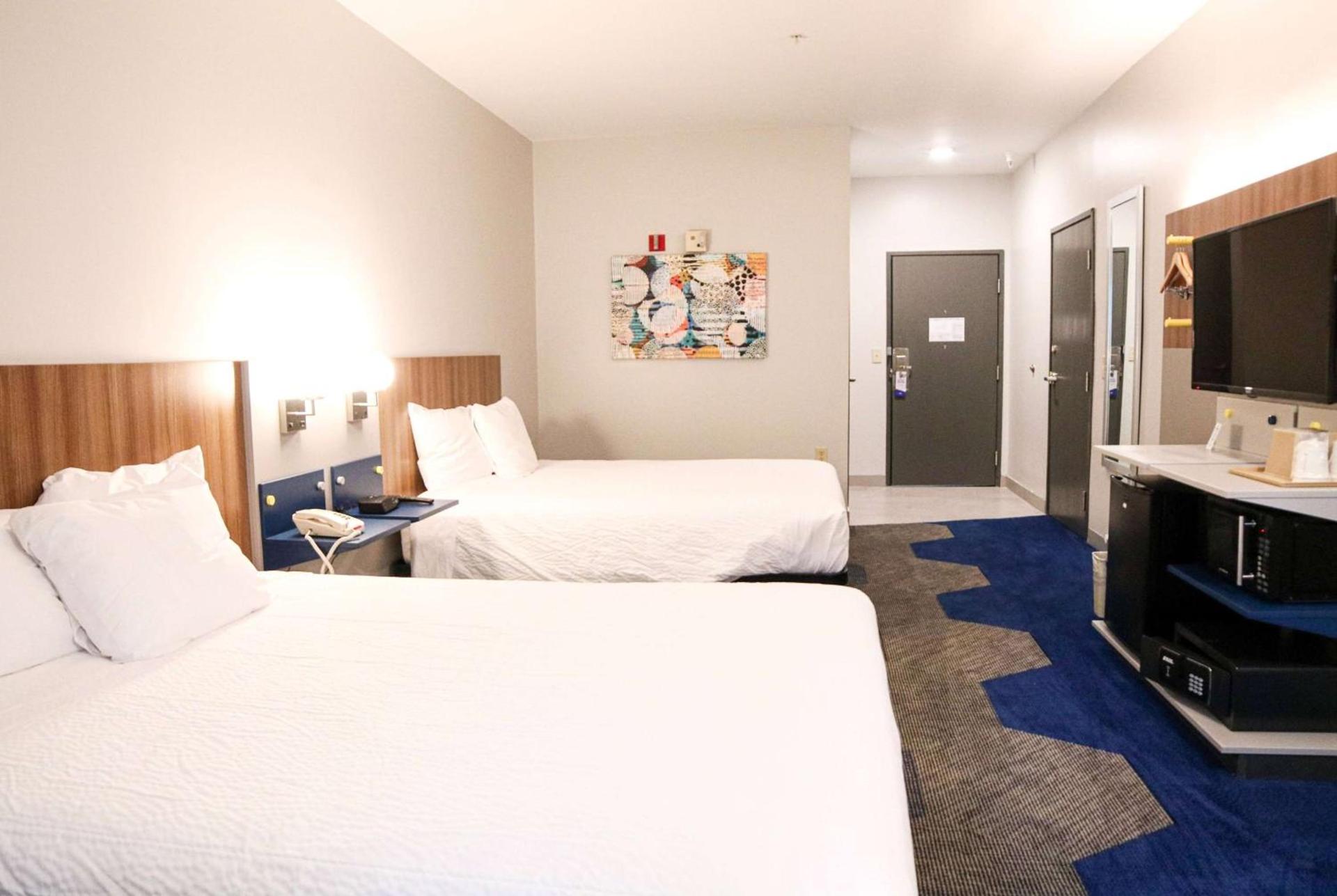 Microtel Inn & Suites by Wyndham Charlotte/Northlake photo 20