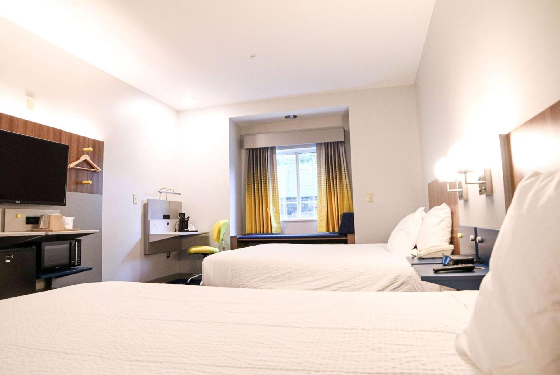 Microtel Inn & Suites by Wyndham Charlotte/Northlake photo 5