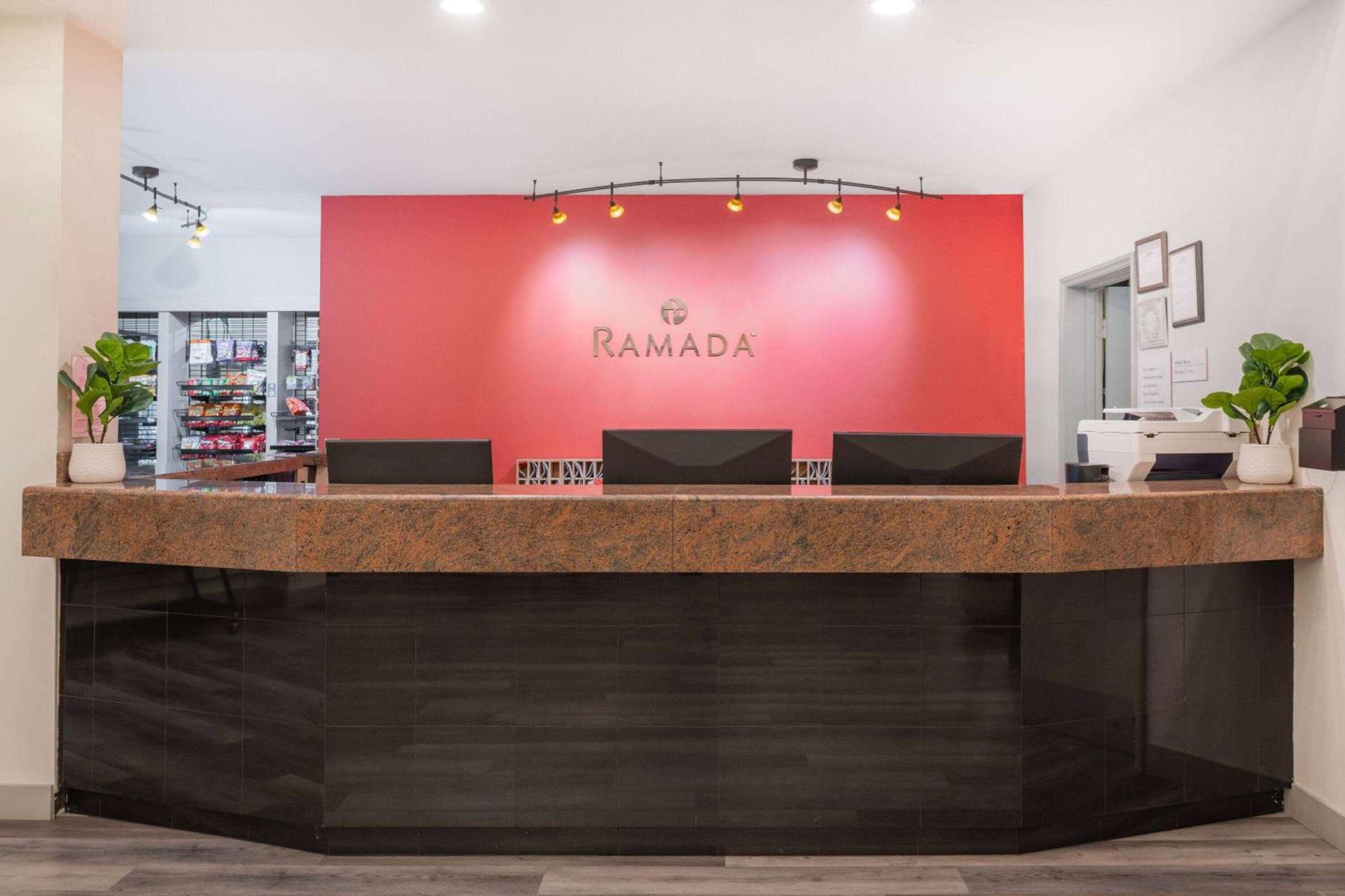 Ramada by Wyndham Bakersfield photo 6