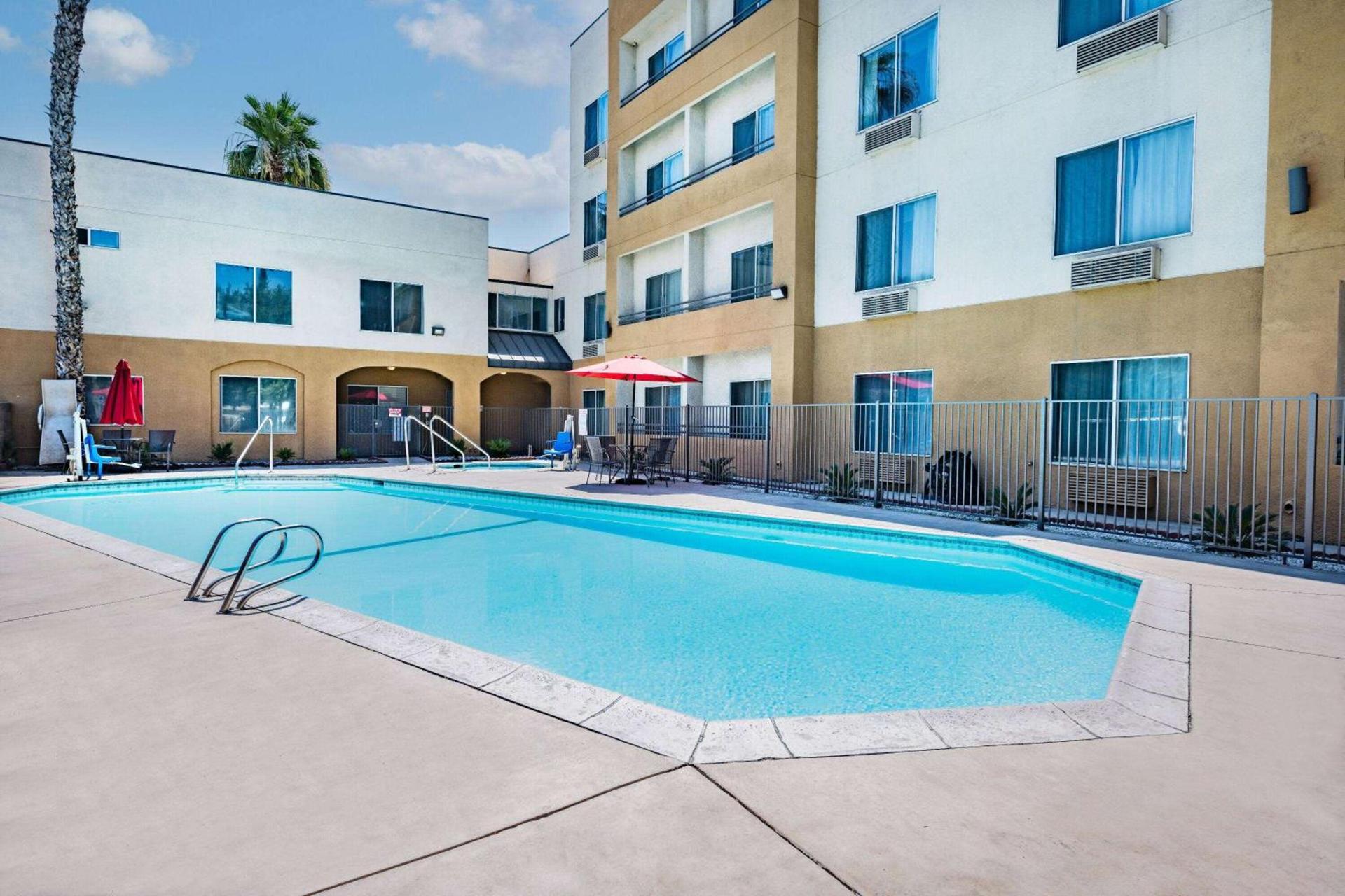 Ramada by Wyndham Bakersfield photo 7