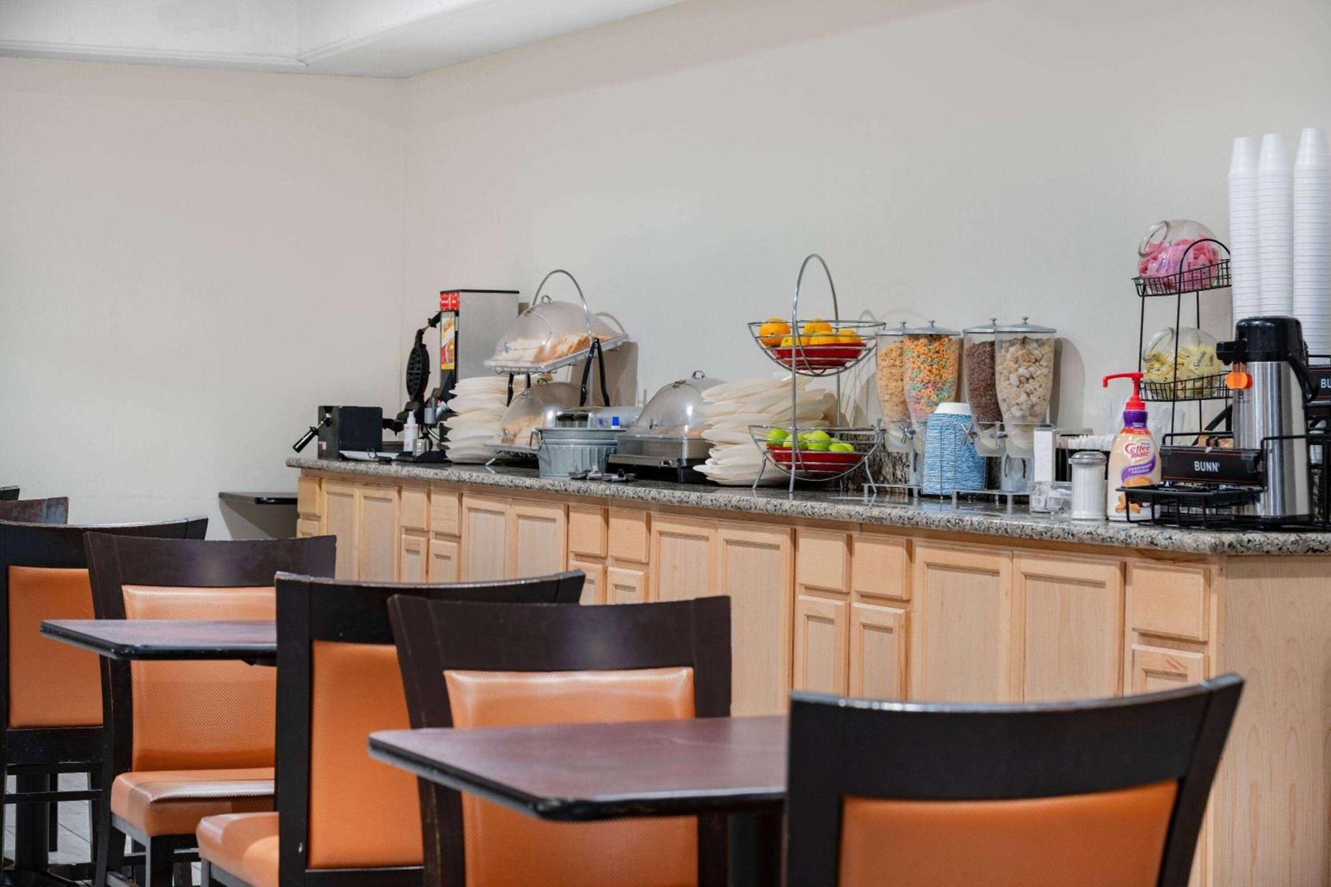 Ramada by Wyndham Bakersfield photo 46