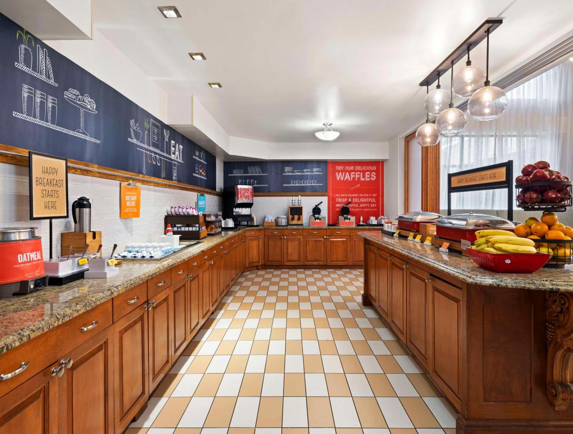 Hampton Inn & Suites Arundel Mills/Baltimore photo 8