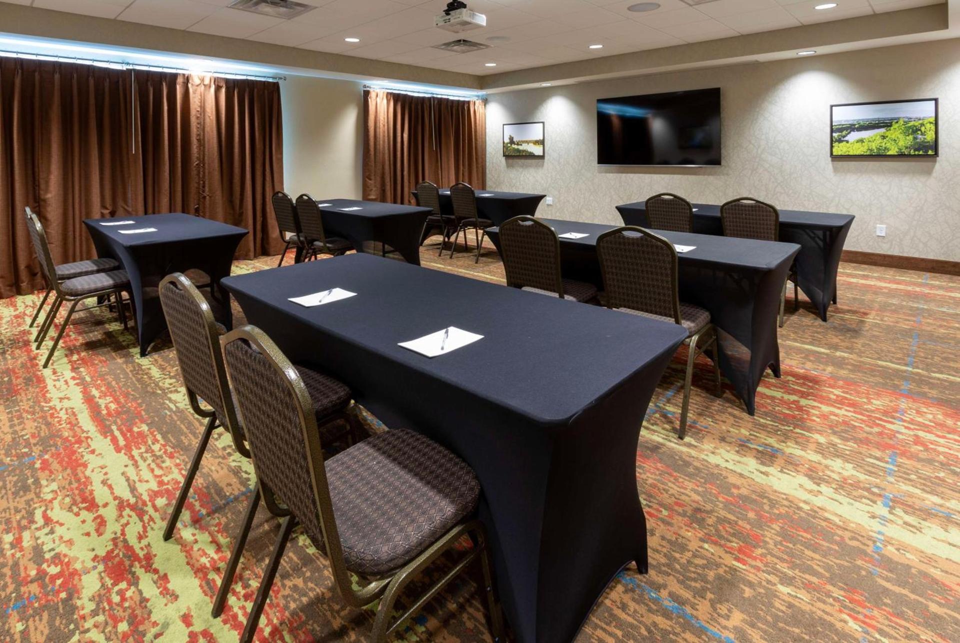 Hampton Inn Minneapolis-Roseville,MN photo 35