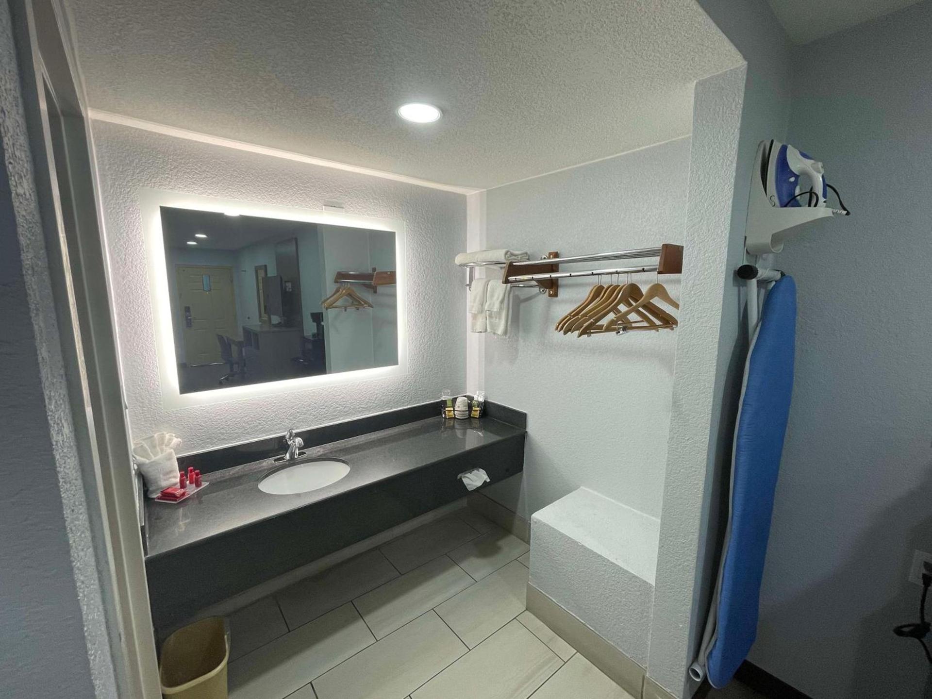 SureStay Hotel by Best Western Childress photo 17