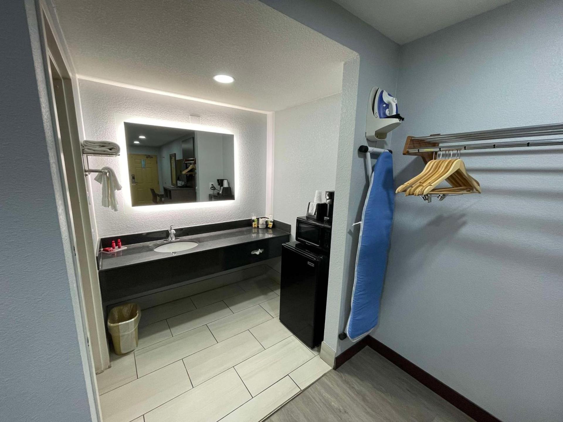SureStay Hotel by Best Western Childress photo 8