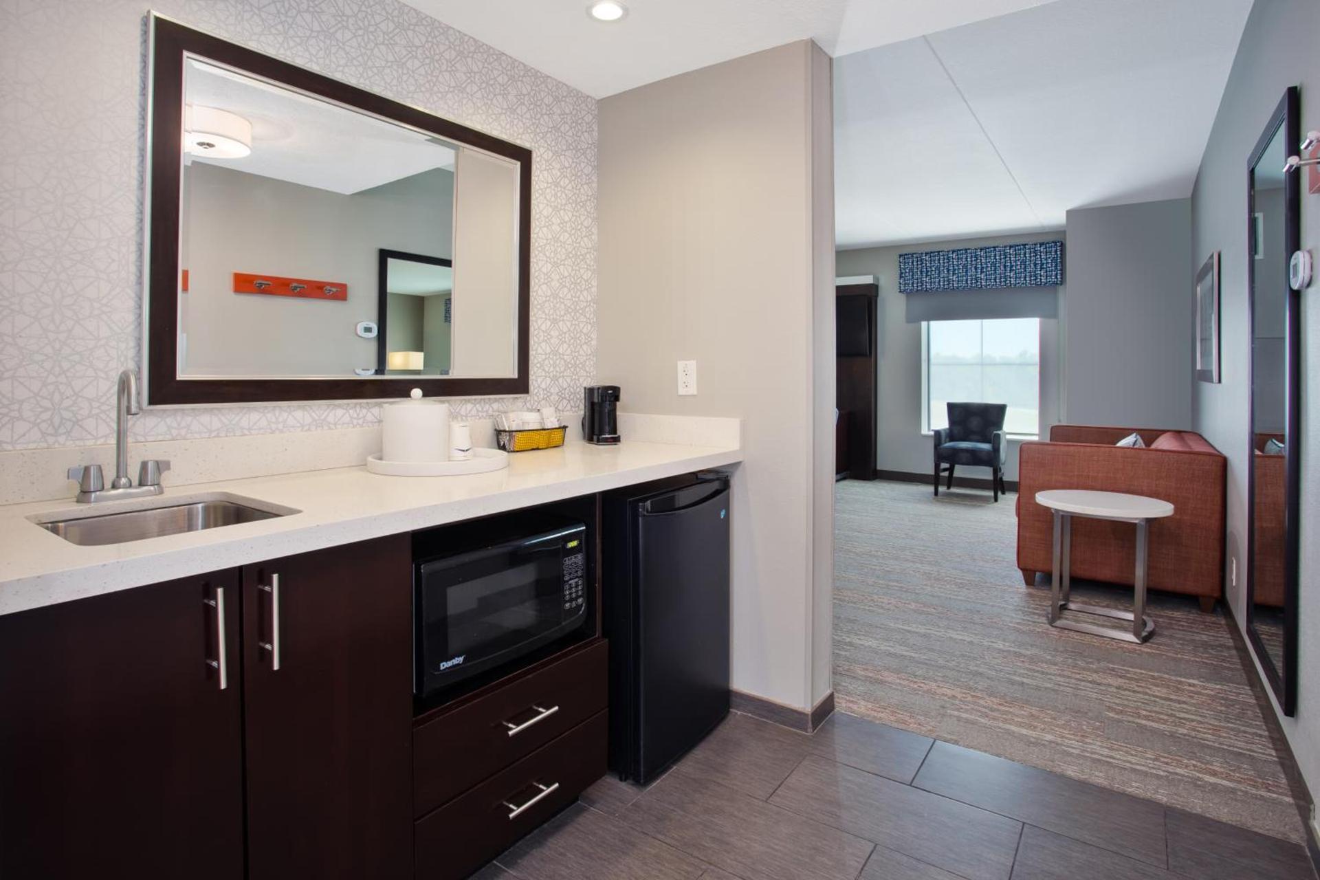 Hampton Inn & Suites Columbia/Southeast-Fort Jackson photo 33