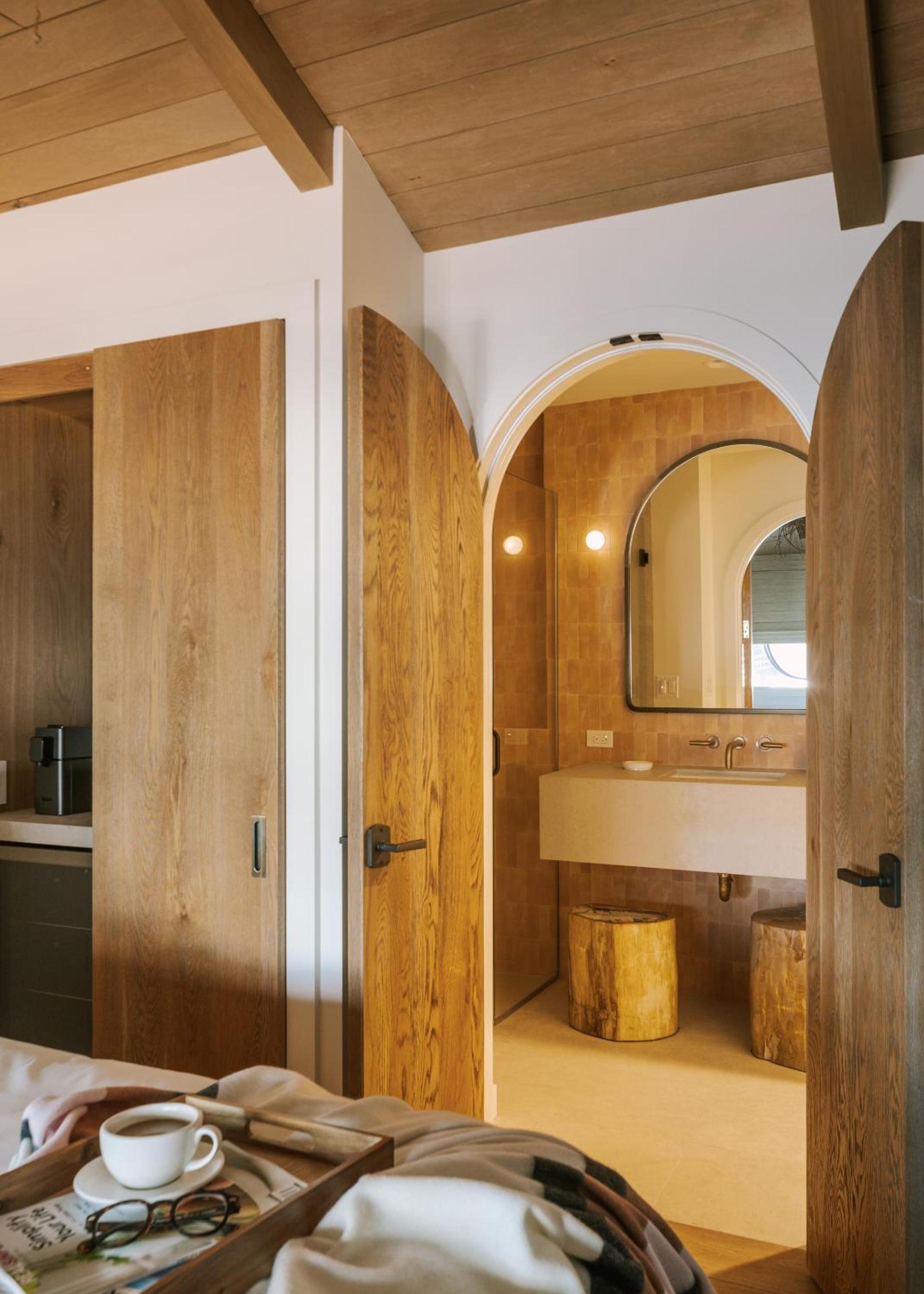 Woods Cove Inn photo 11