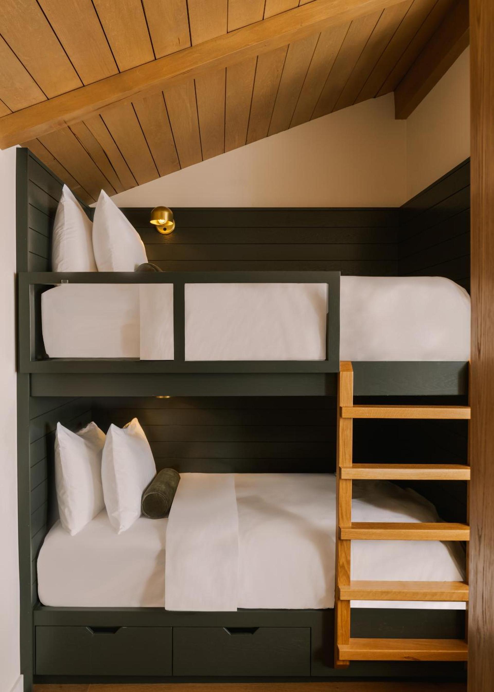 Woods Cove Inn photo 12