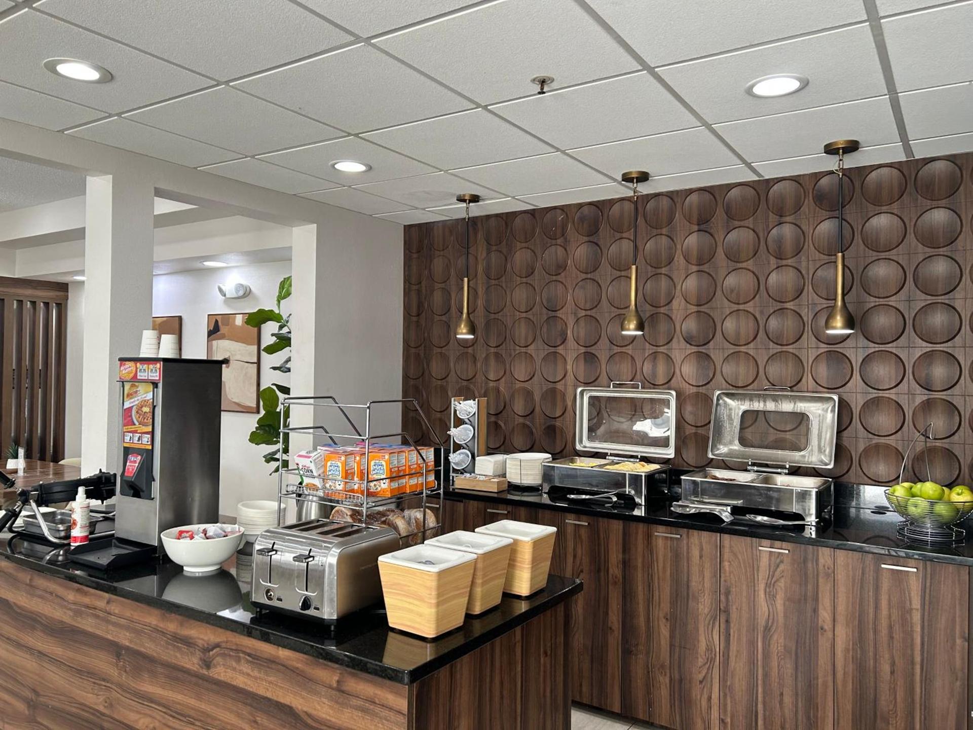 Wingate by Wyndham Hattiesburg photo 9