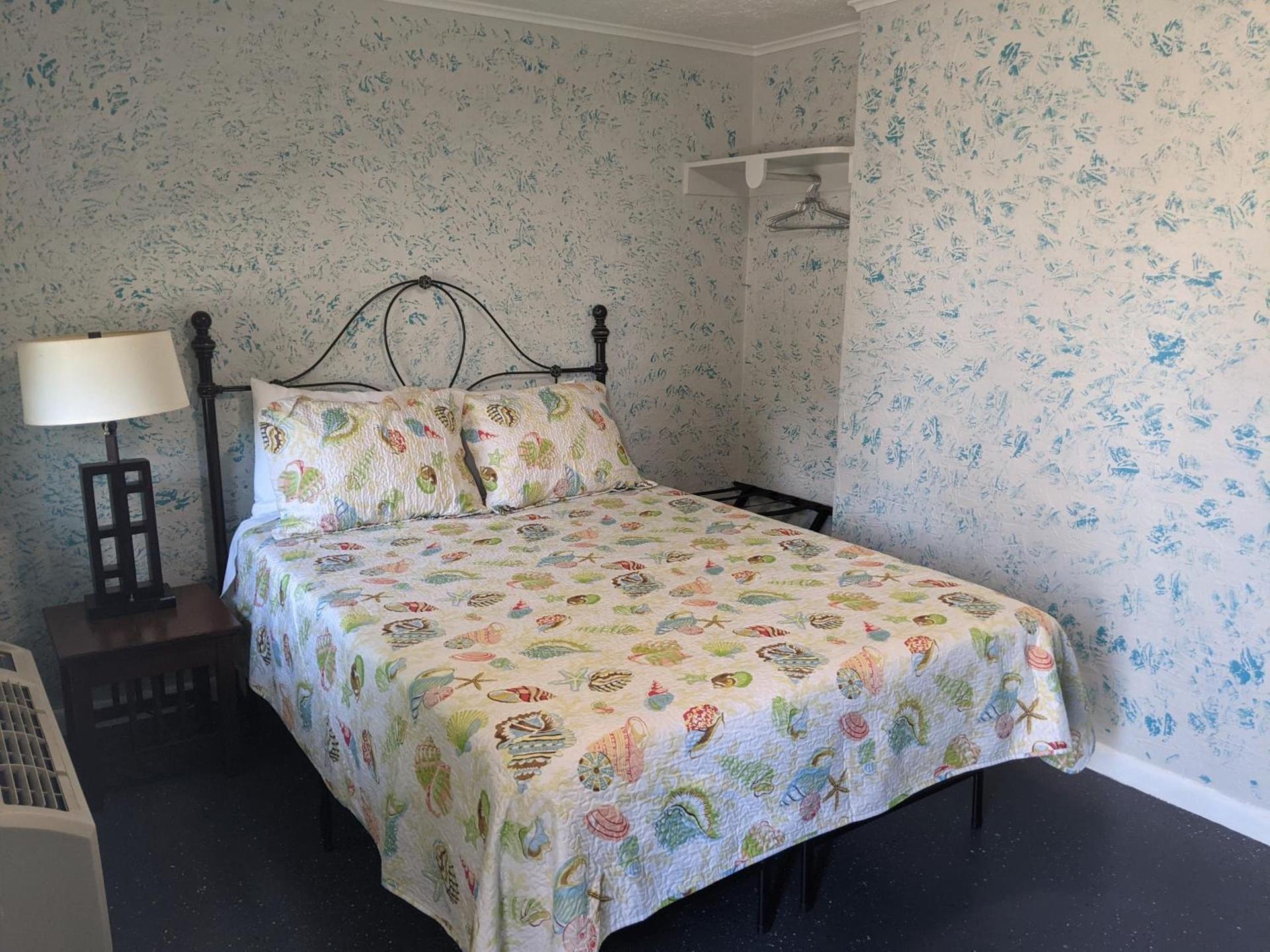 Riverboat Inn & Suites photo 63
