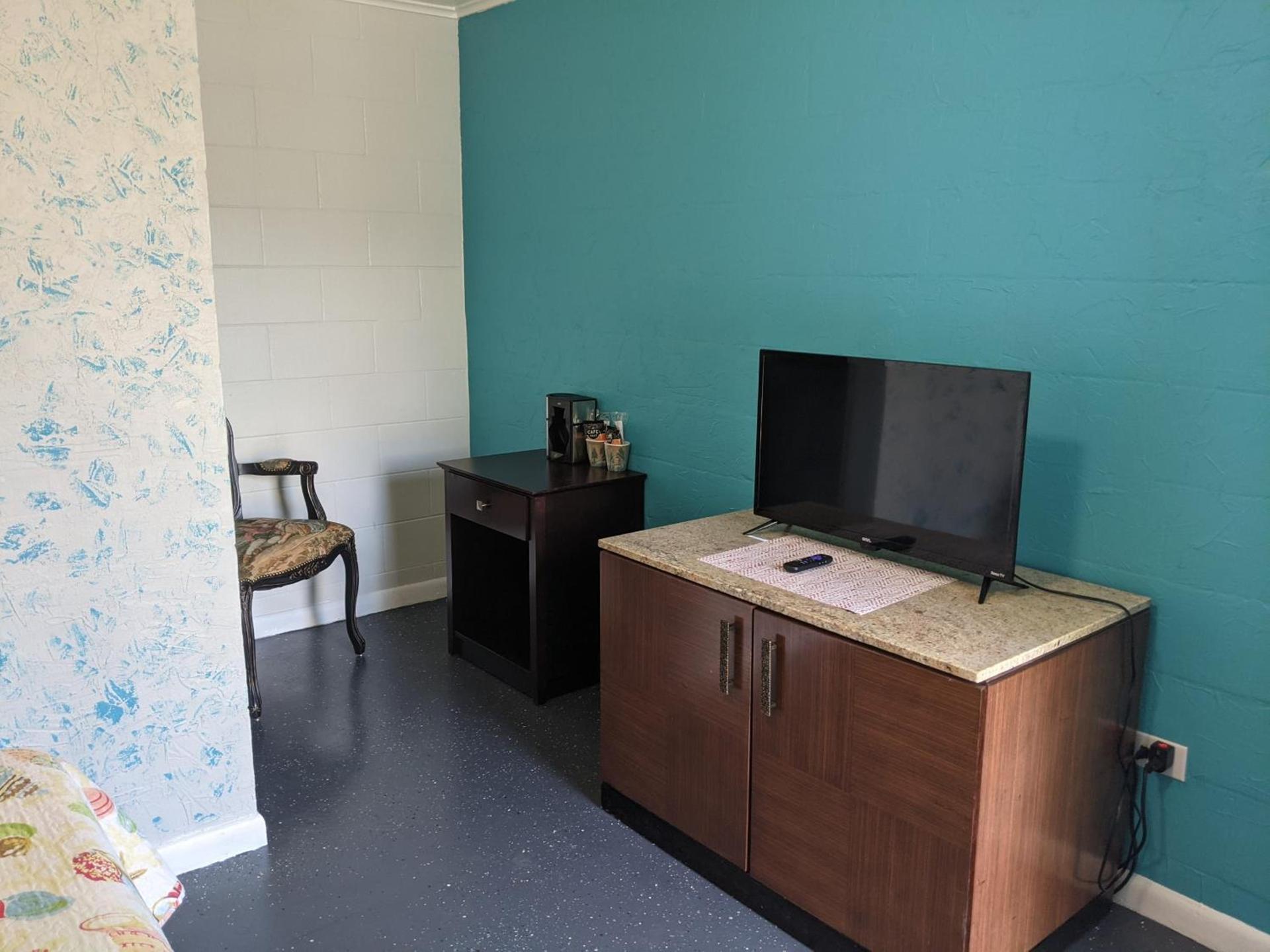 Riverboat Inn & Suites photo 64