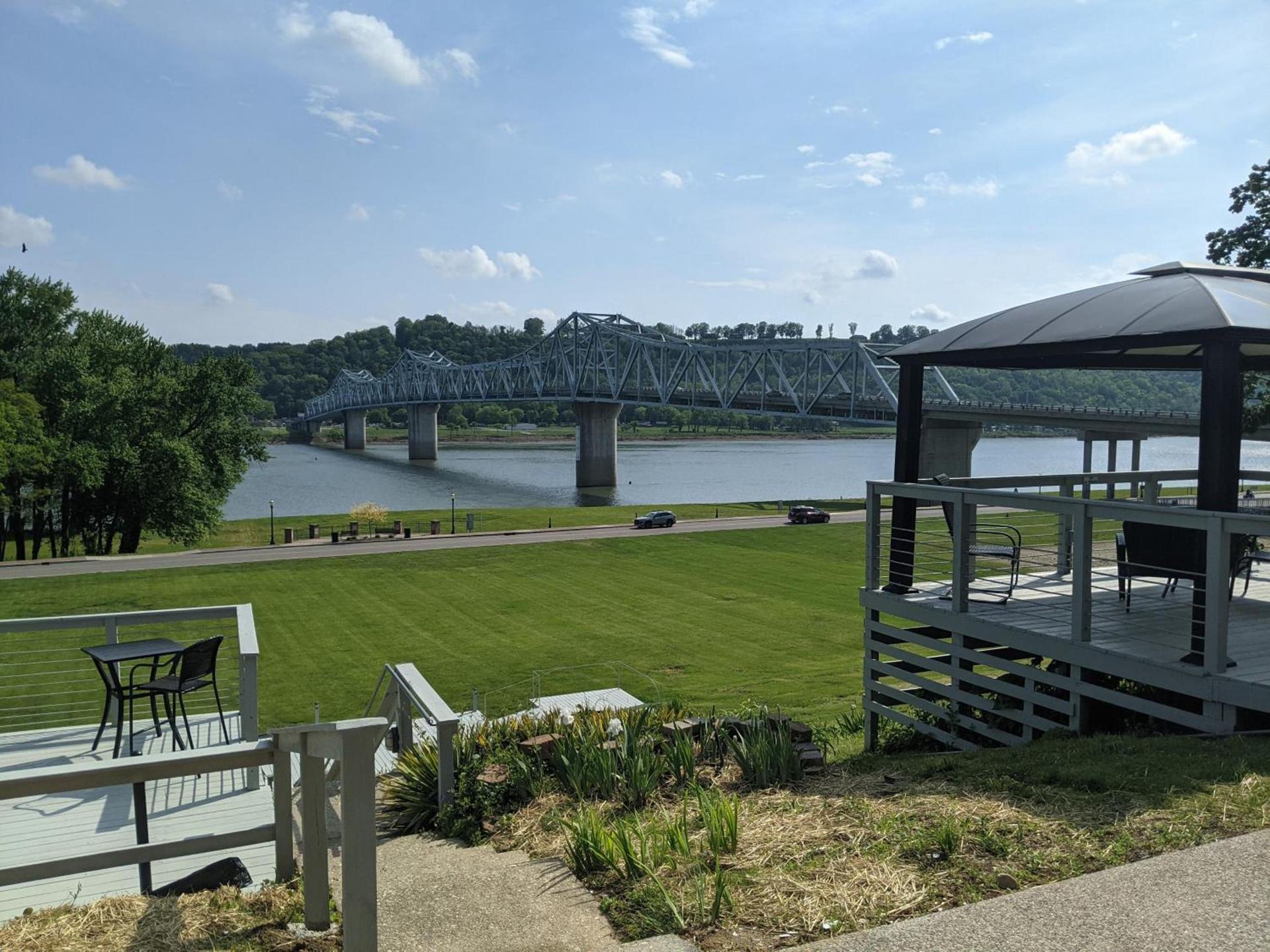Riverboat Inn & Suites photo 38