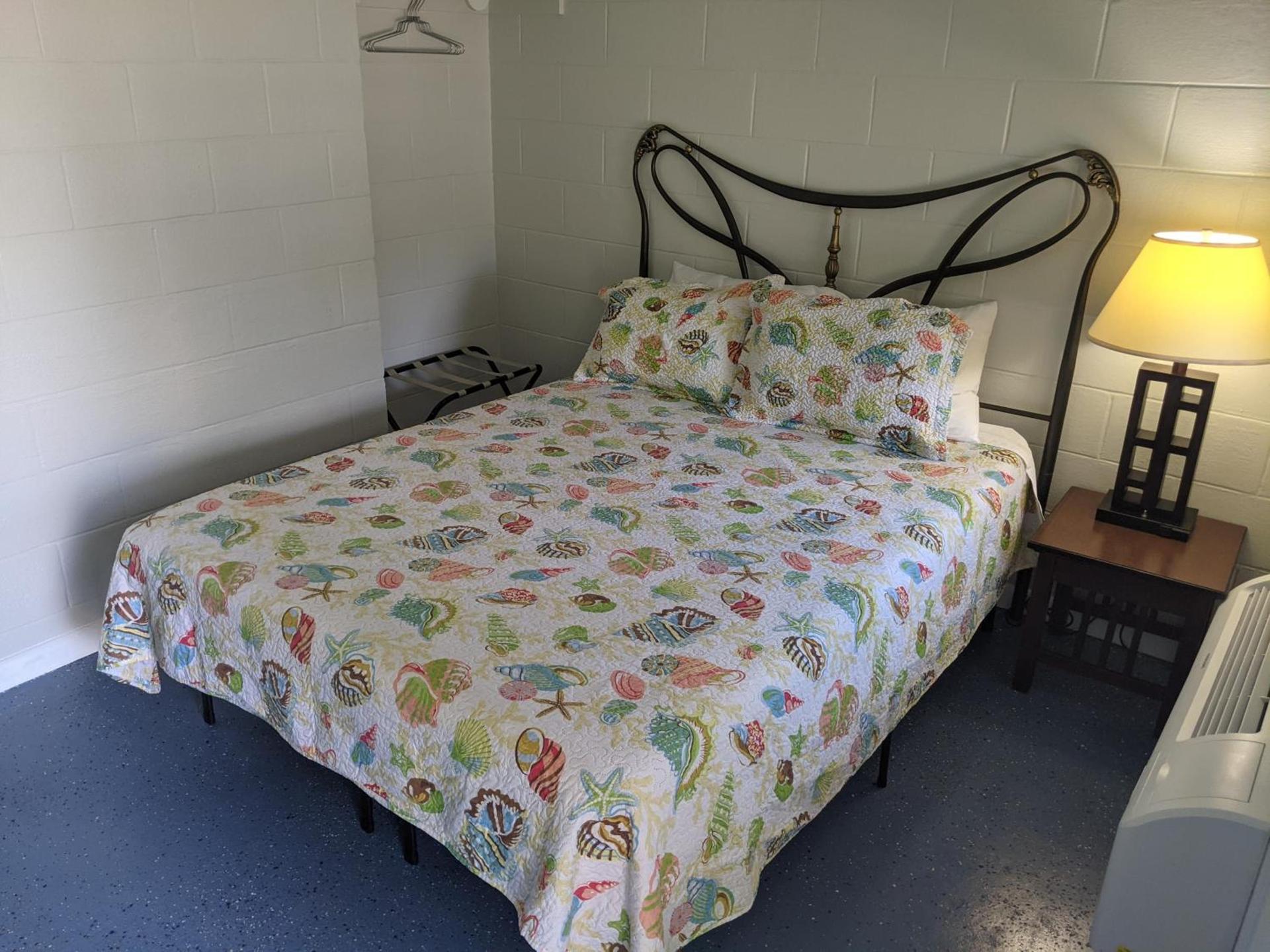 Riverboat Inn & Suites photo 71