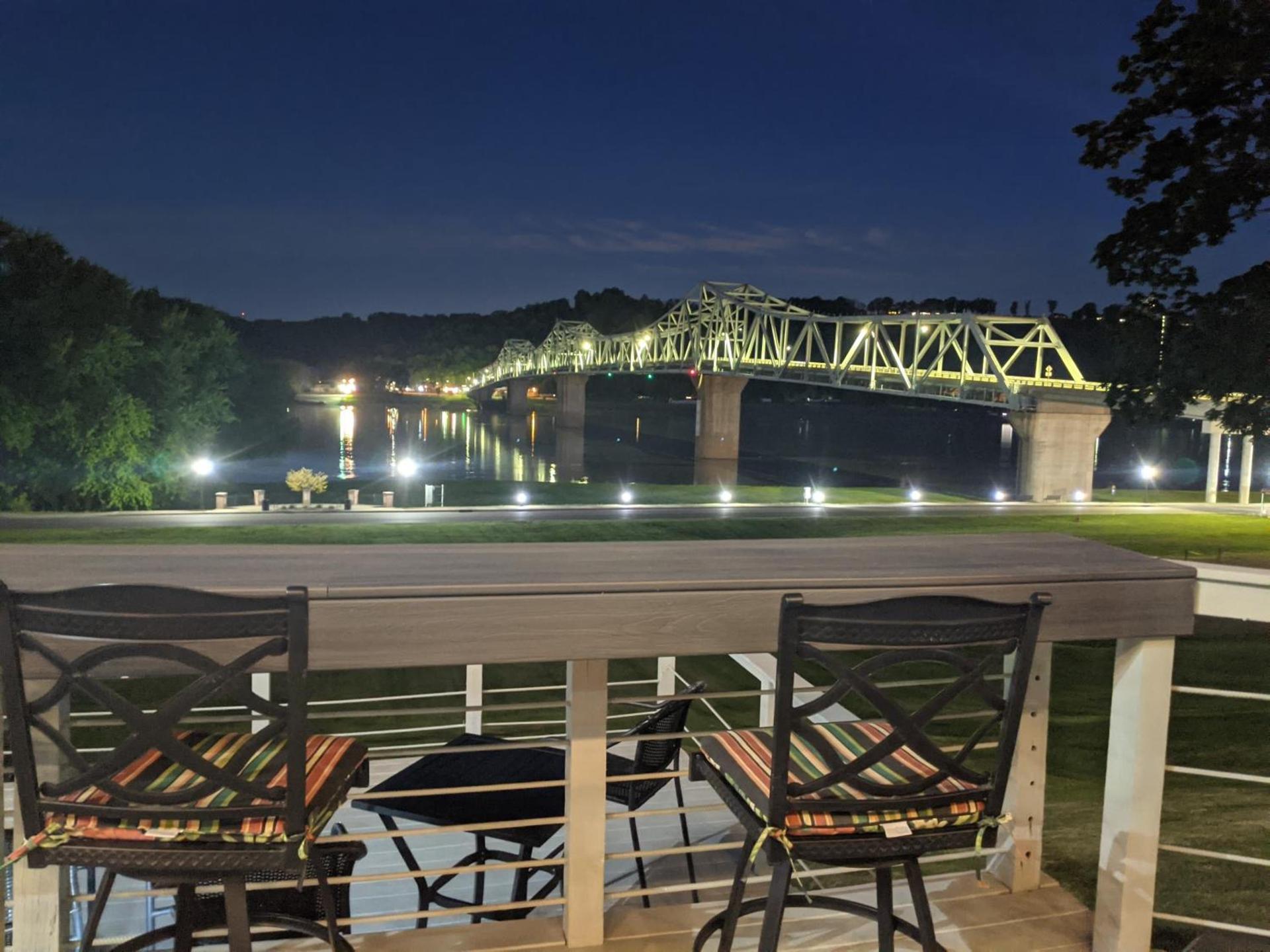 Riverboat Inn & Suites photo 27
