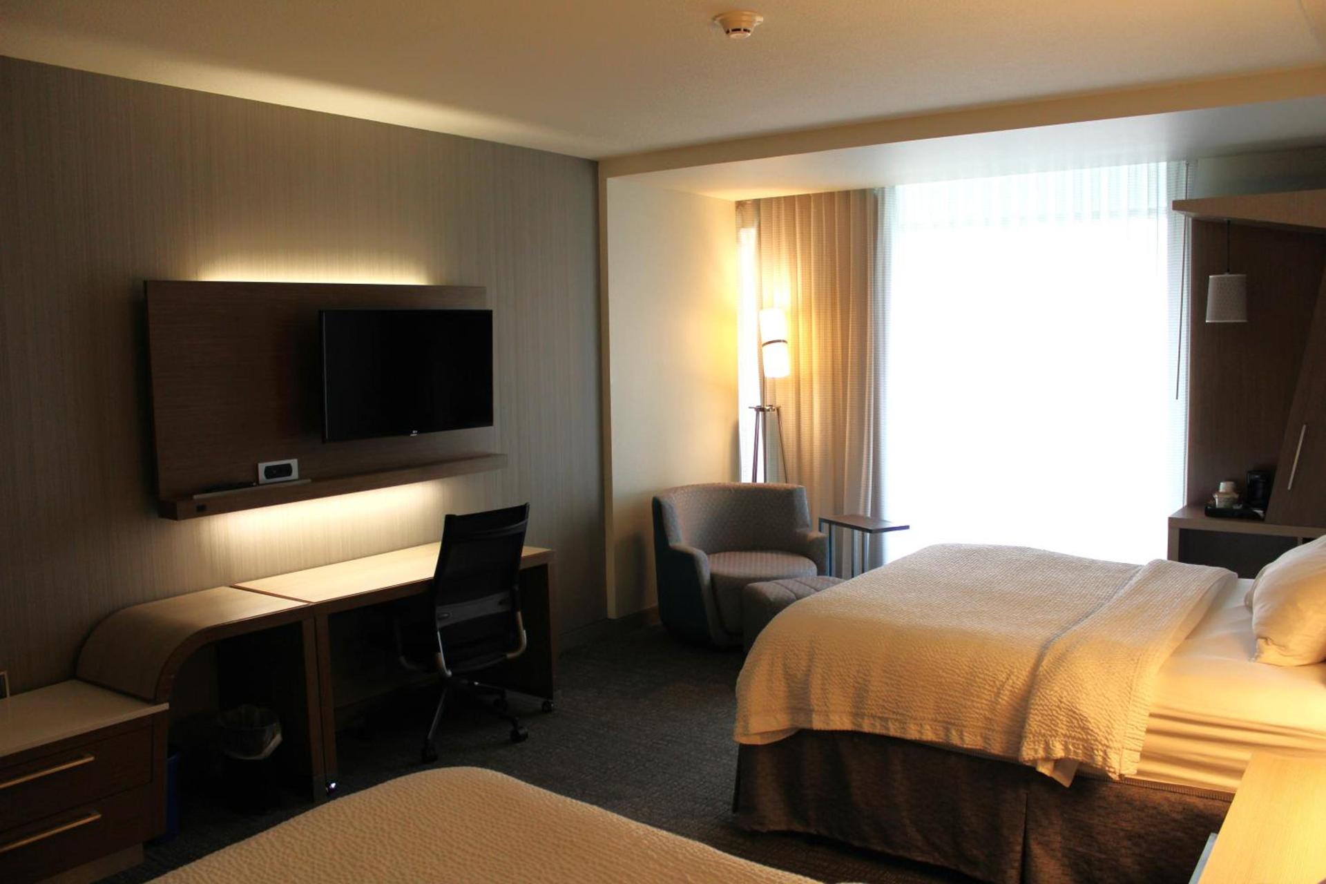Courtyard by Marriott Muncie at Horizon Convention Center photo 4