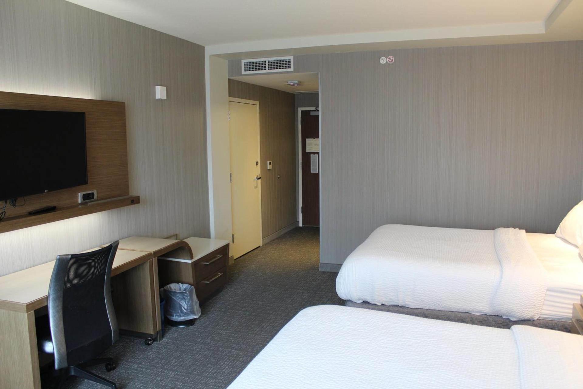 Courtyard by Marriott Muncie at Horizon Convention Center photo 9