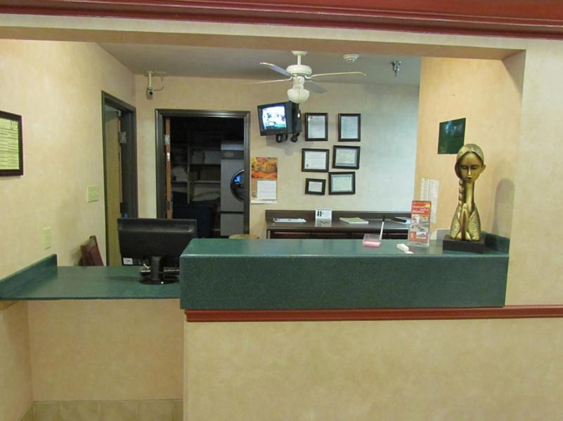 Western Inn & Suites Hampton photo 4