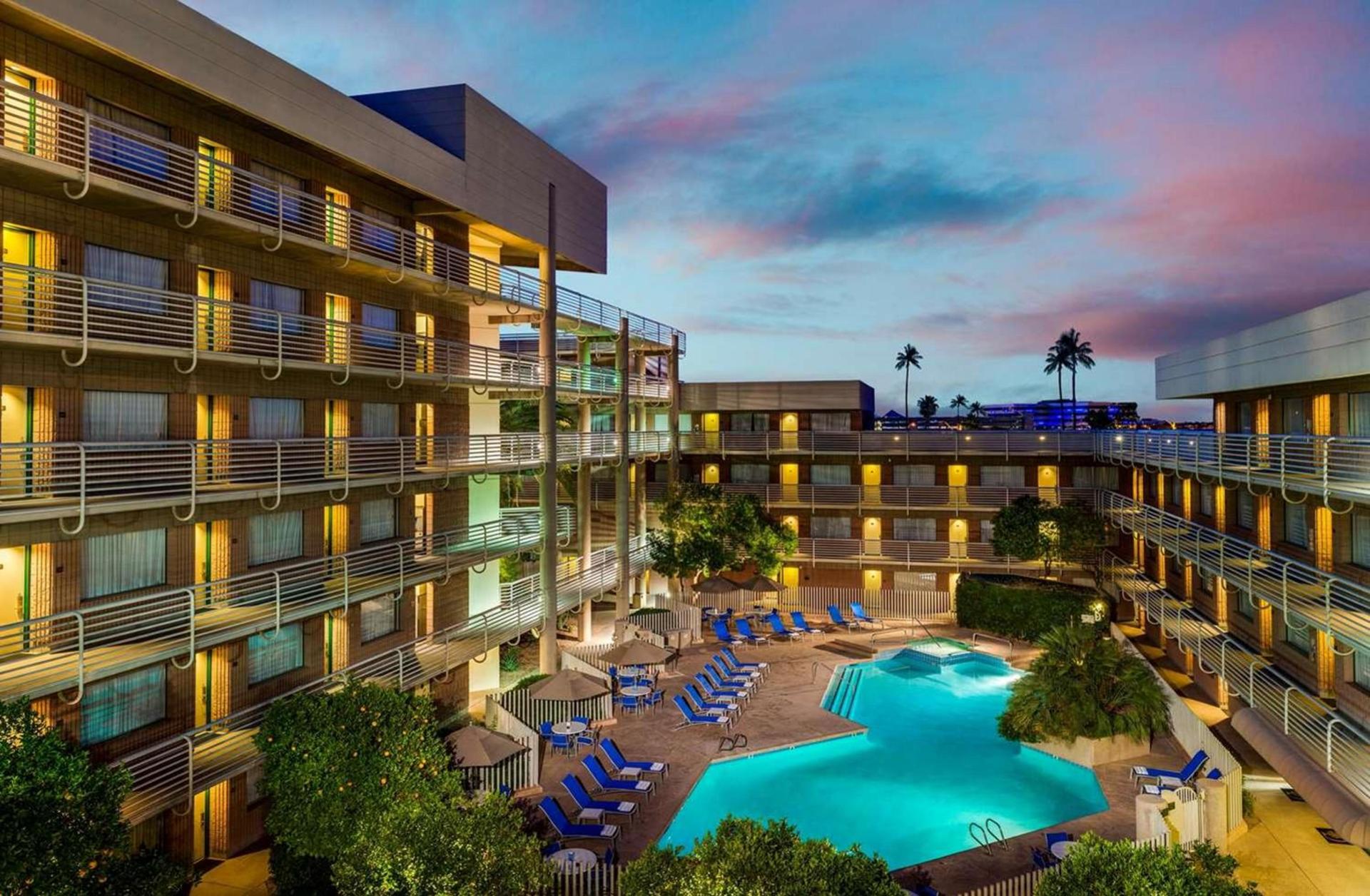 DoubleTree Suites by Hilton Phoenix photo 36