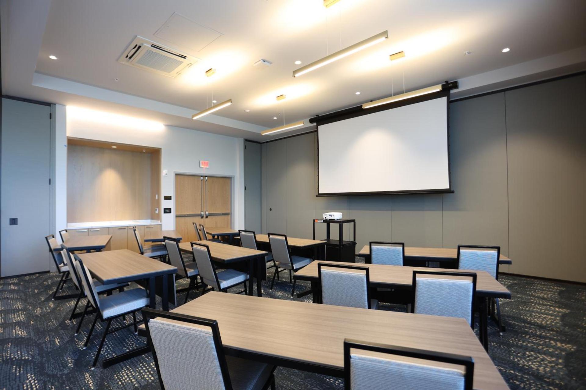 Cedartree Hotel Portland Hillsboro photo 50