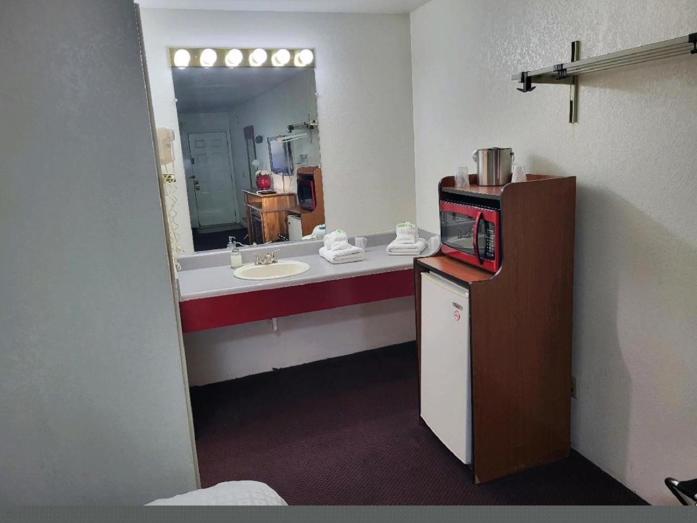 Rose's Motel photo 84
